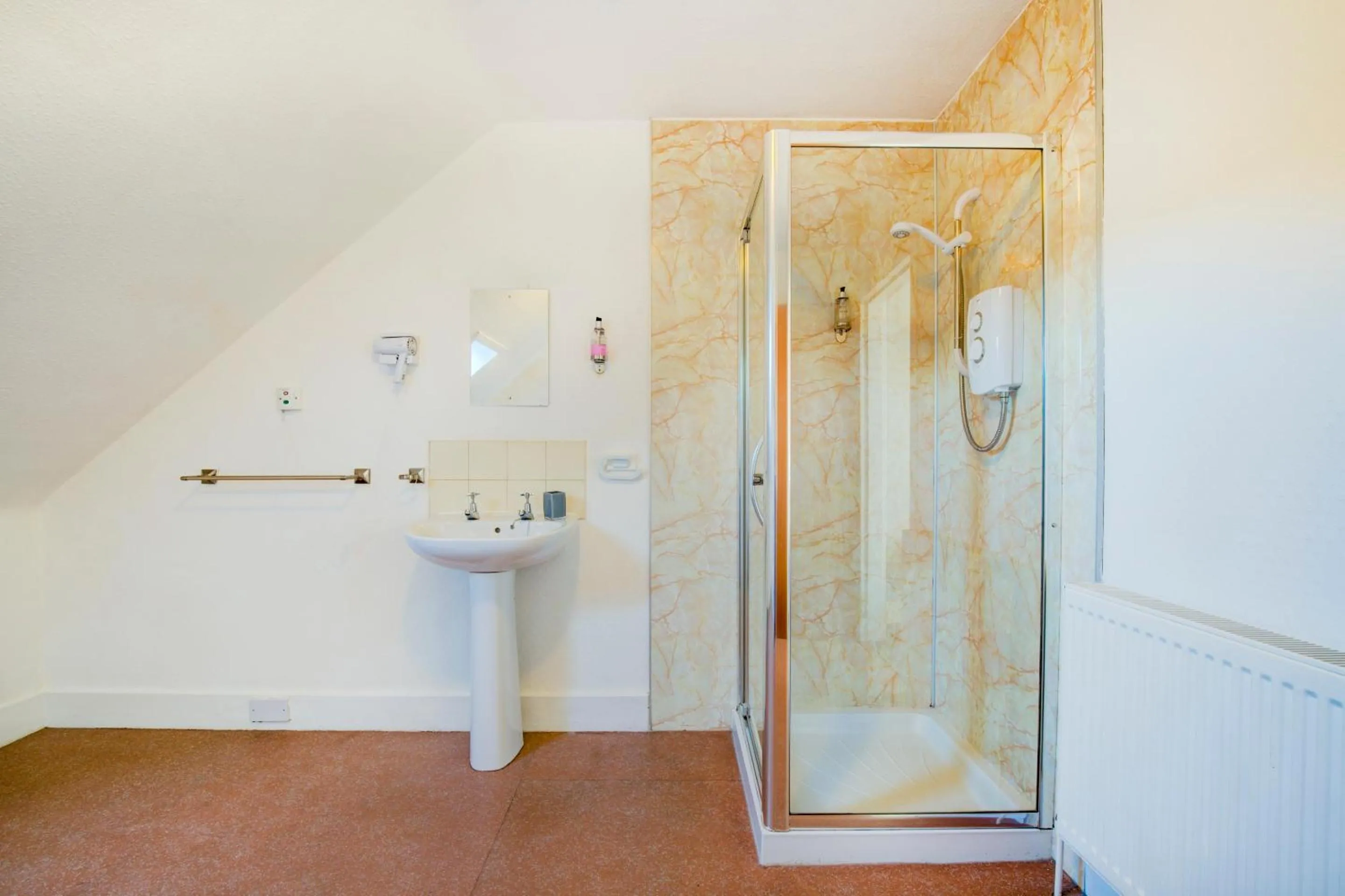 Bathroom in OYO Eastbank Hotel, Speyside Scotland