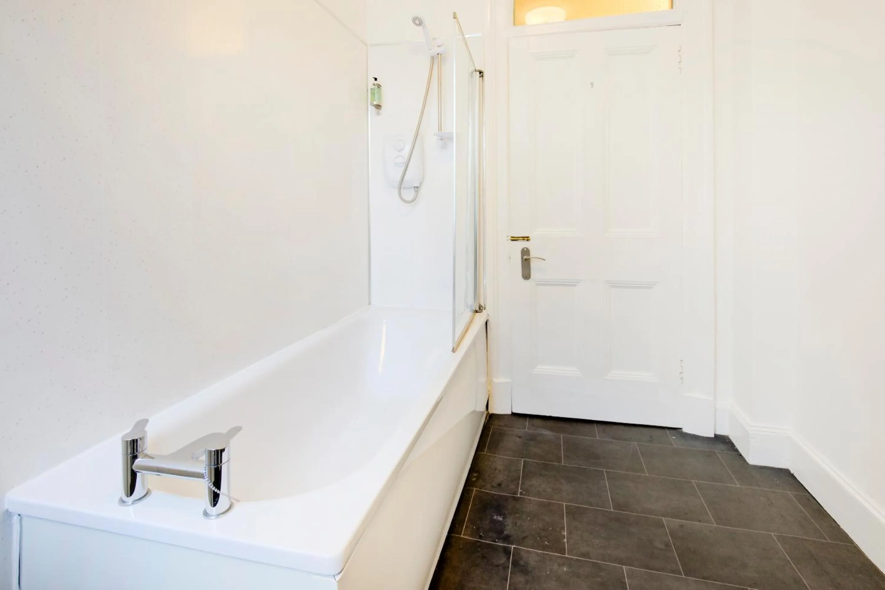 Bathroom in OYO Eastbank Hotel, Speyside Scotland