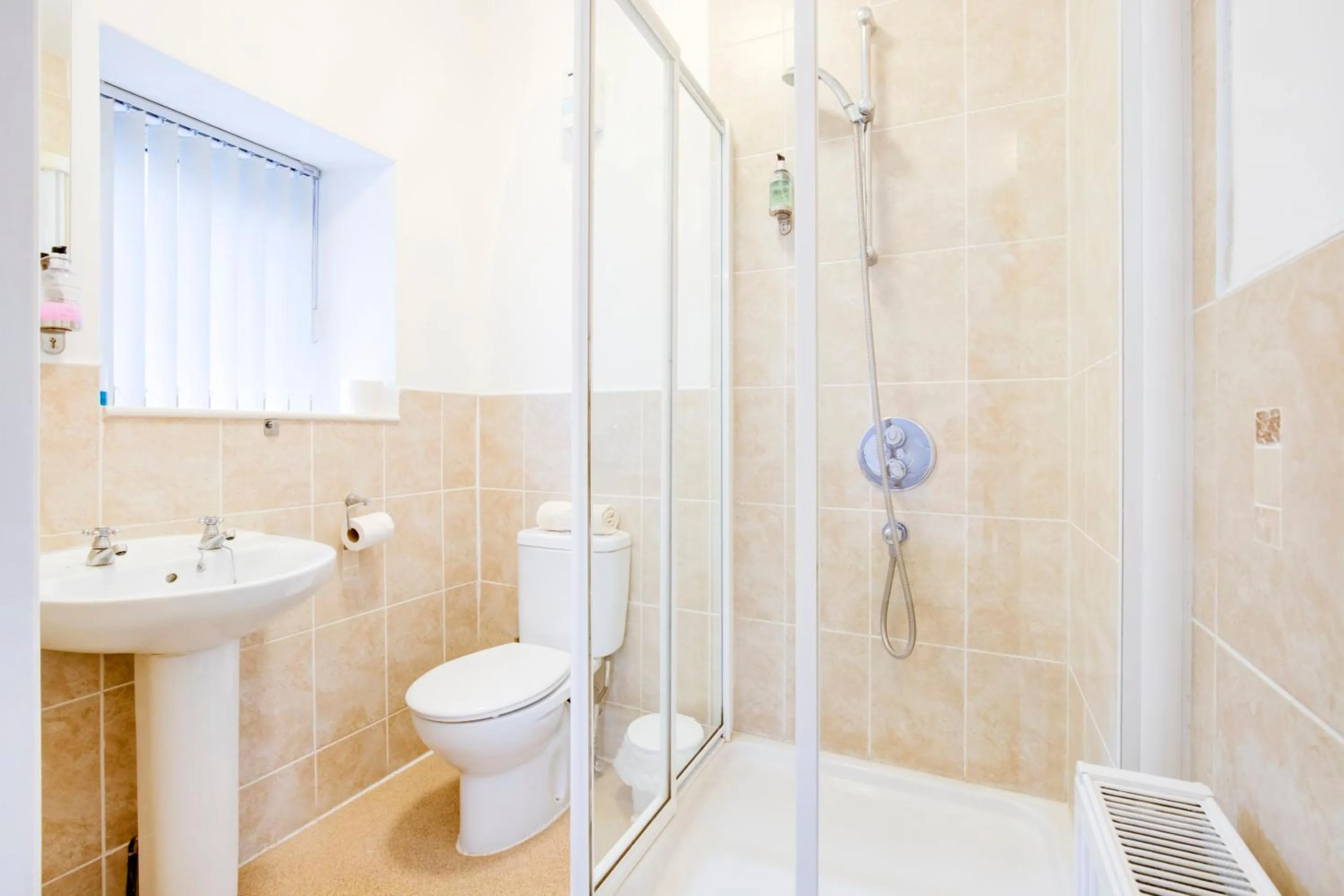 Bathroom in OYO Eastbank Hotel, Speyside Scotland