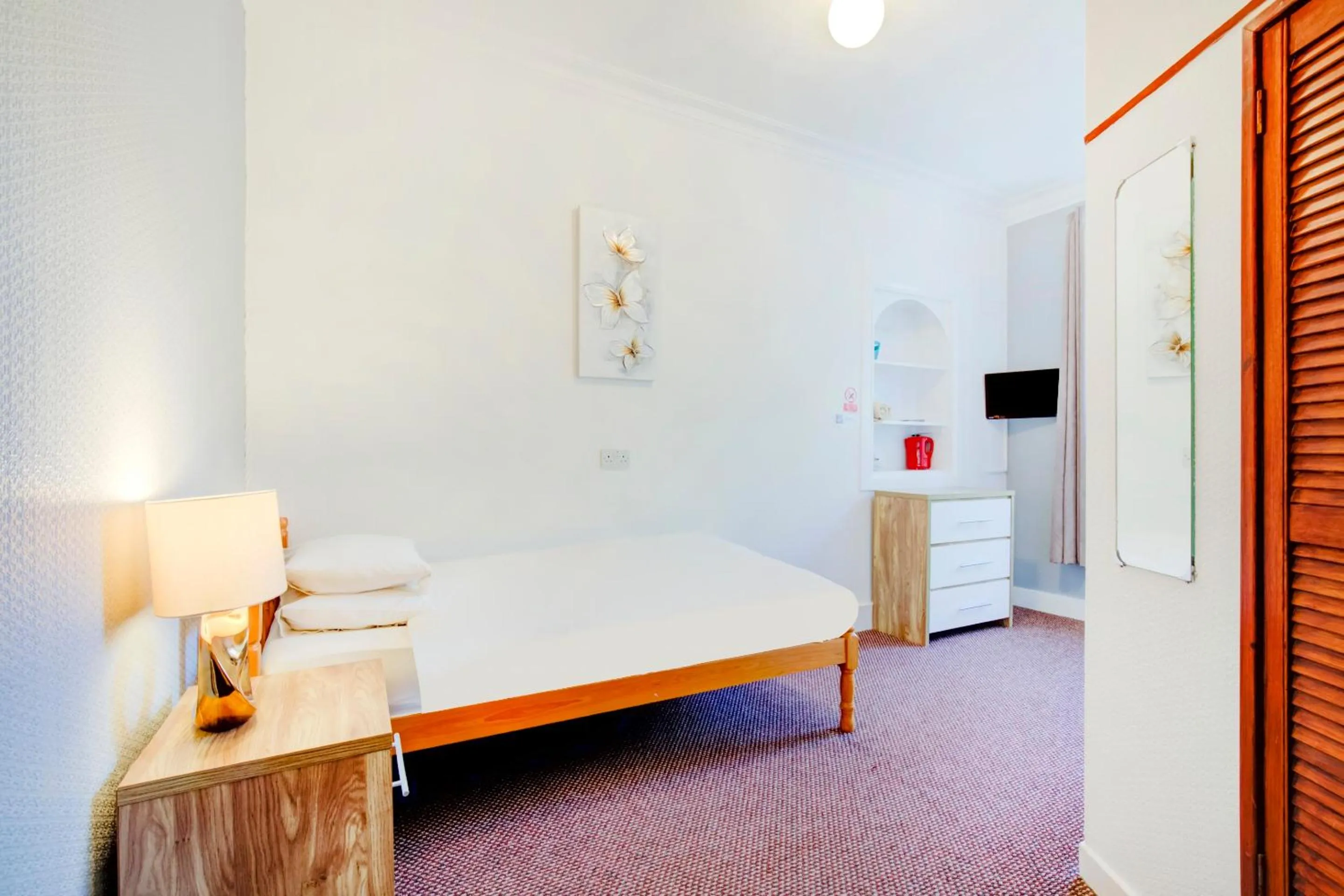 Bedroom in OYO Eastbank Hotel, Speyside Scotland