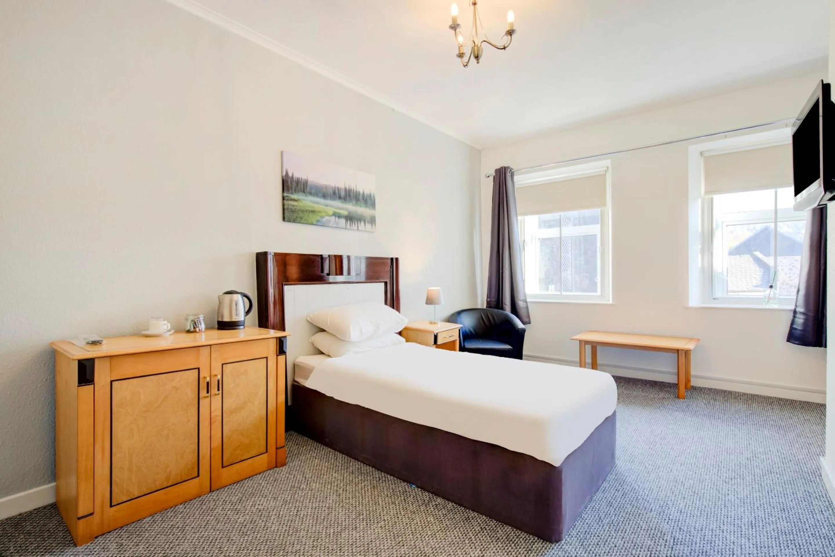 Bed in OYO Eastbank Hotel, Speyside Scotland