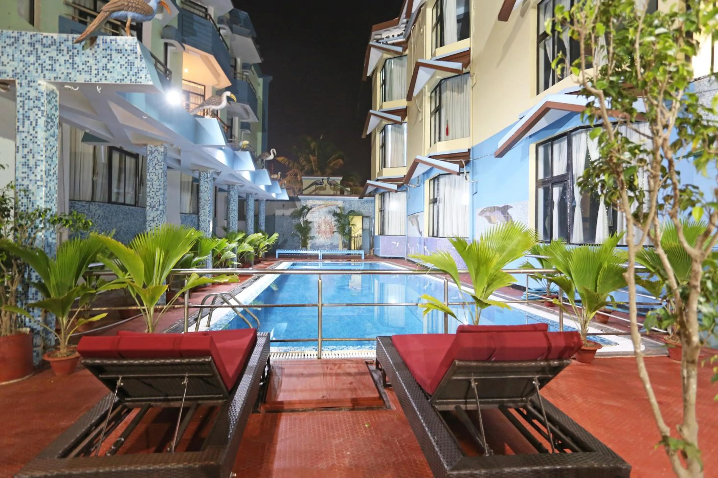 Swimming pool in Hotel Niladri