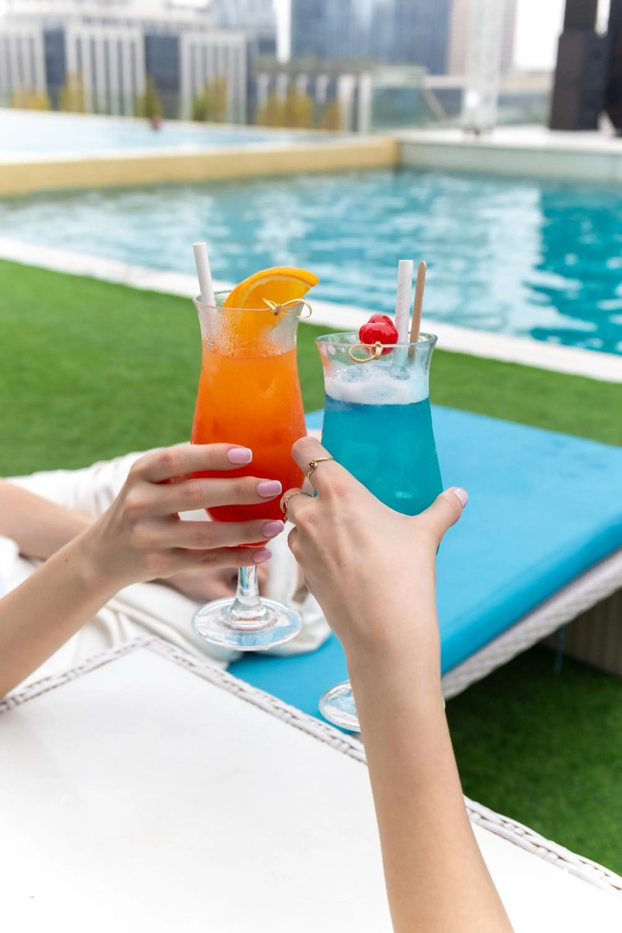 Swimming pool in Sofitel Dubai Downtown