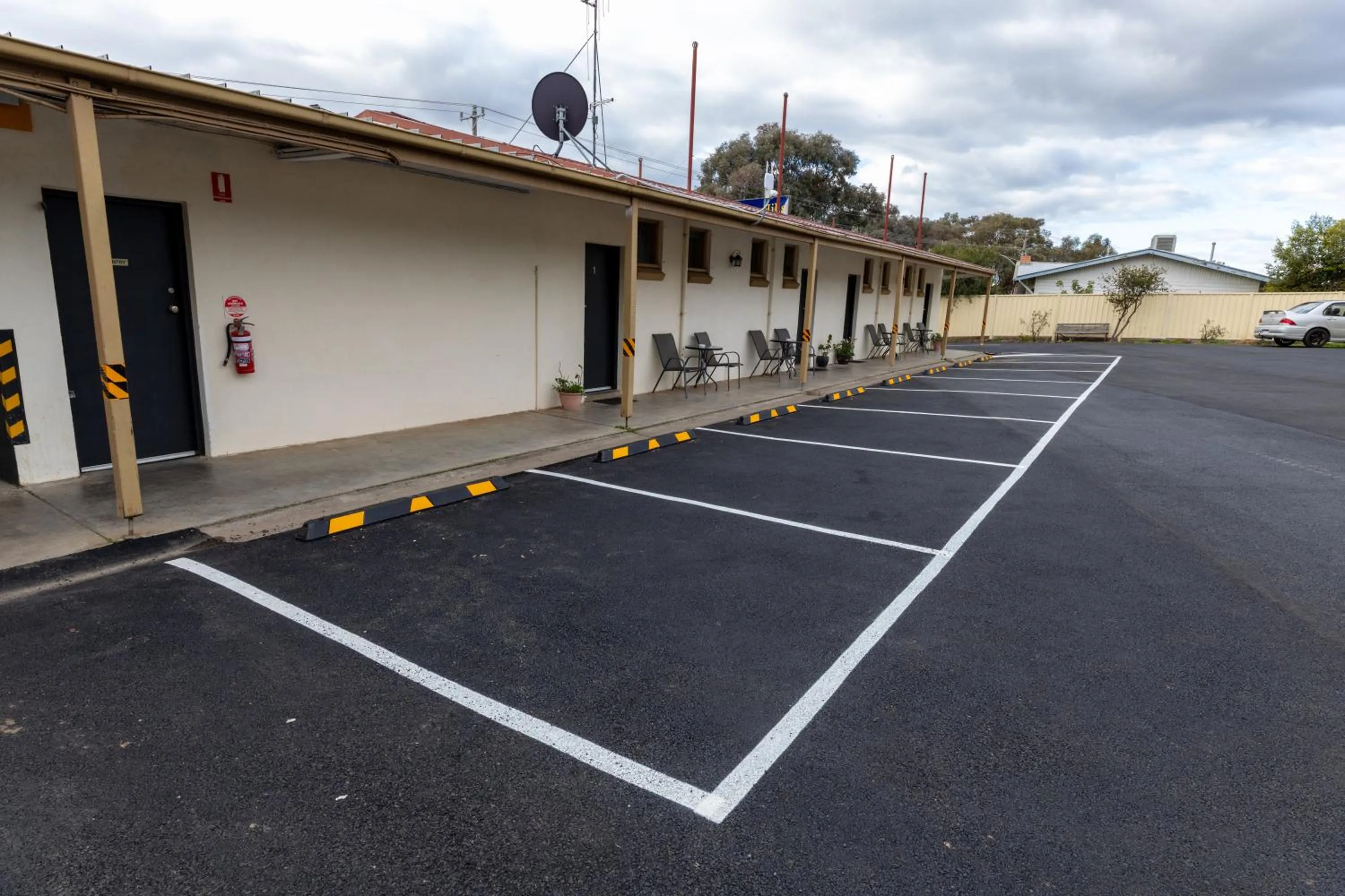 Parking in Golden Hills Motel