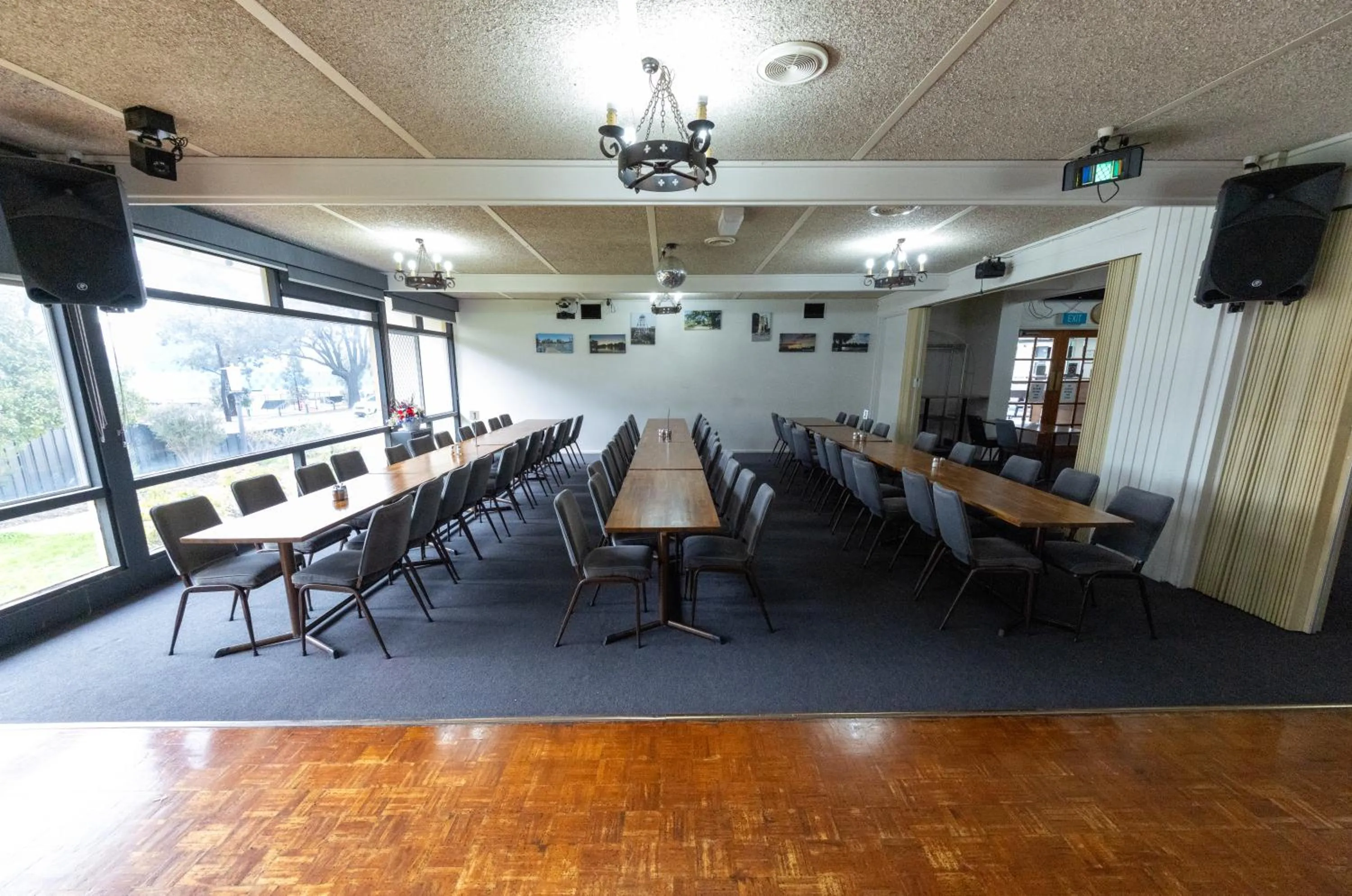 Meeting/conference room in Golden Hills Motel