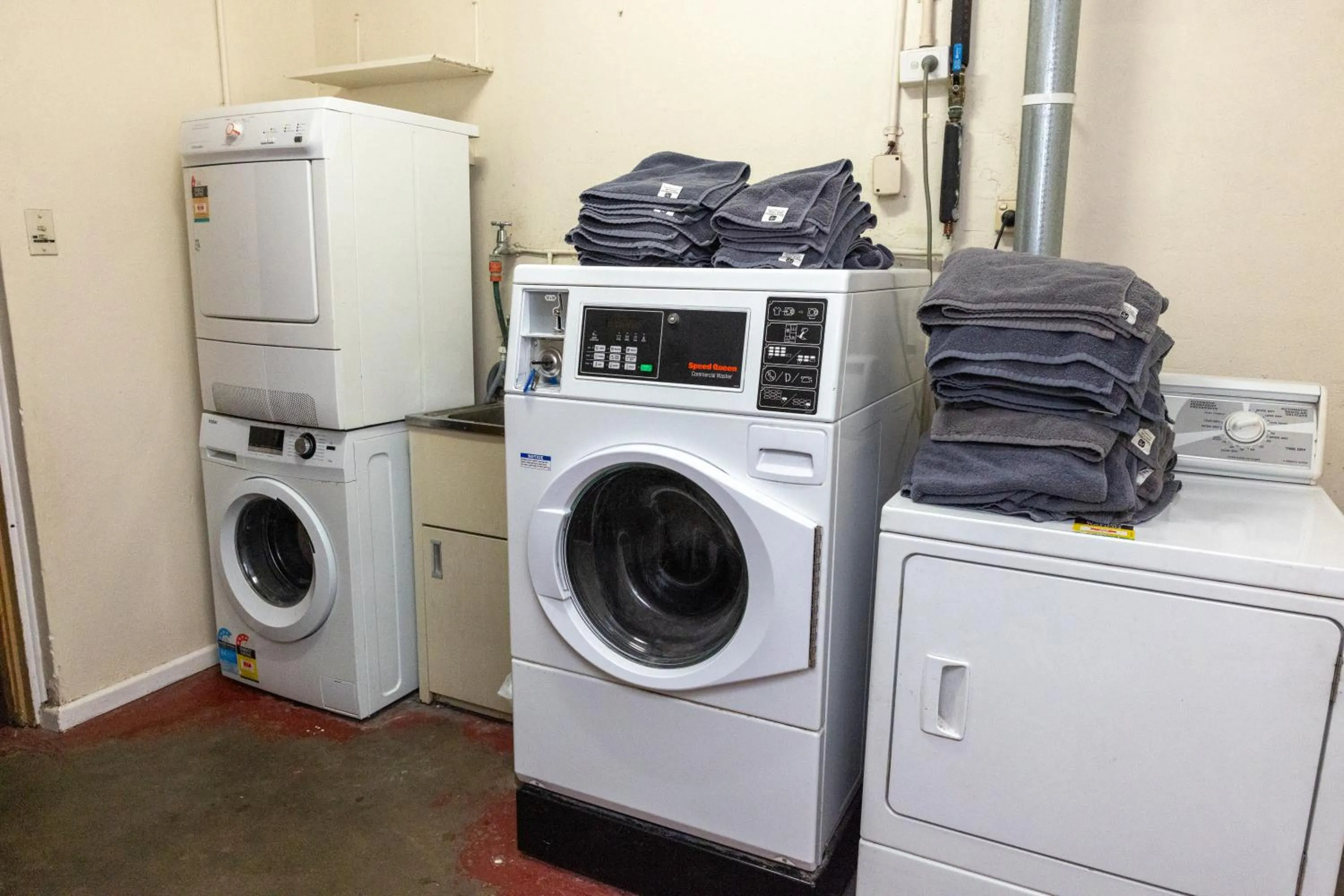 laundry in Golden Hills Motel