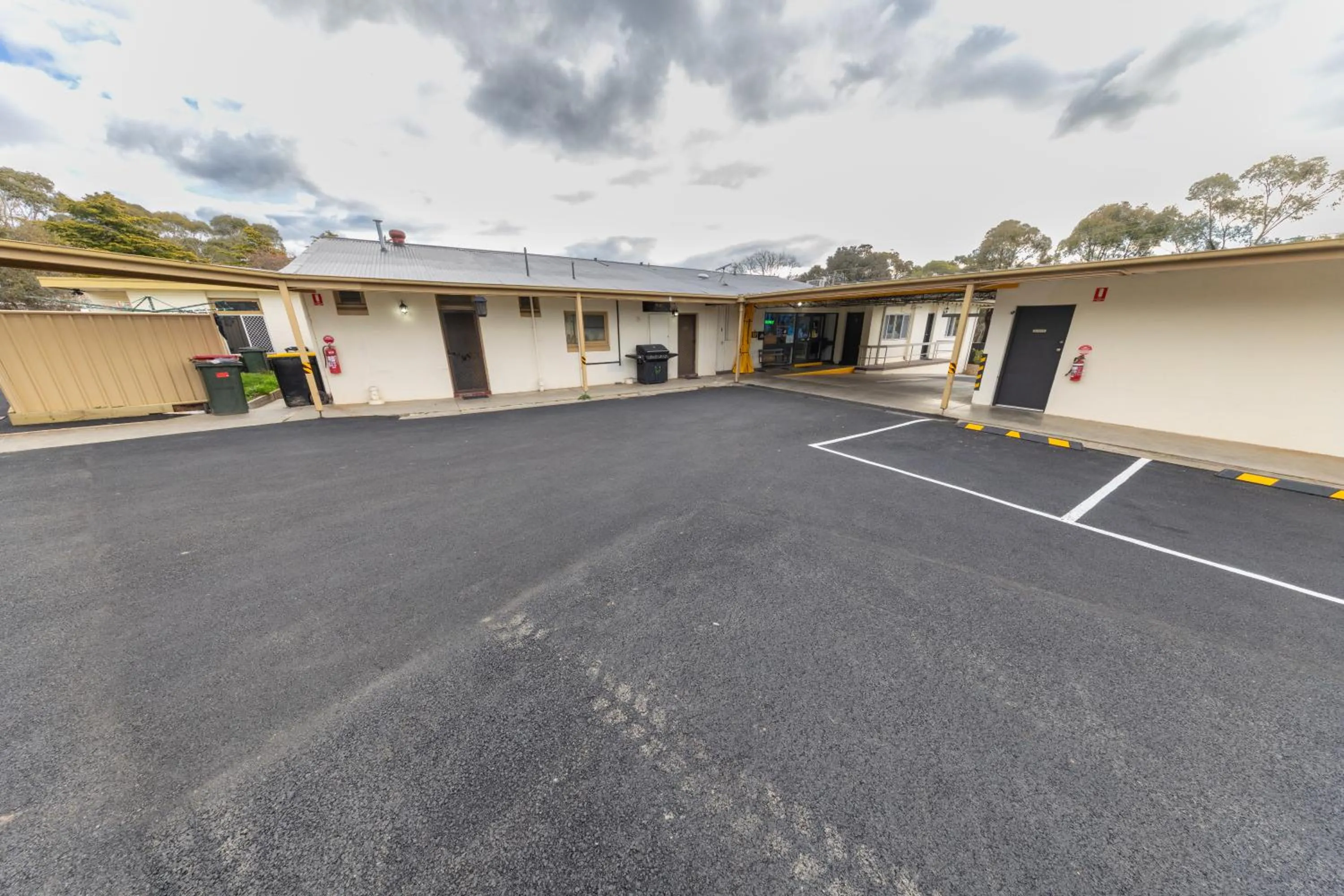 Property building in Golden Hills Motel