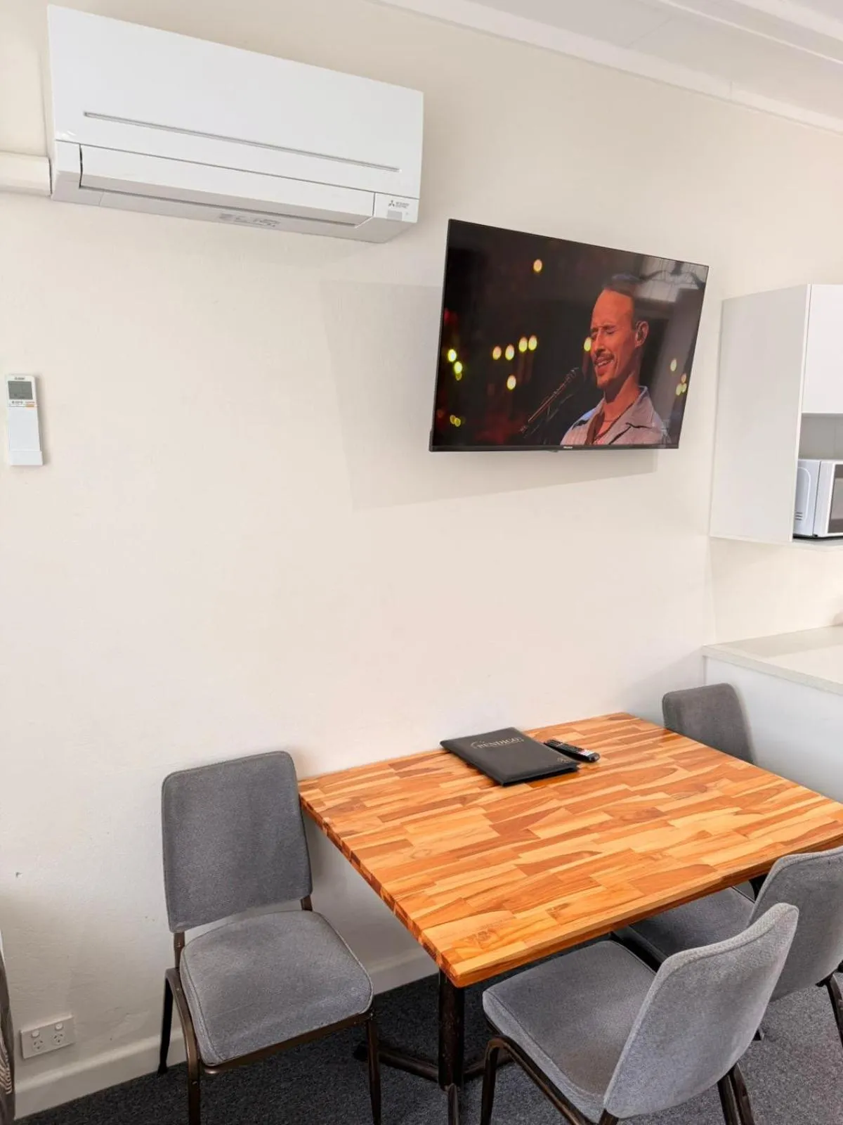 TV and multimedia in Golden Hills Motel