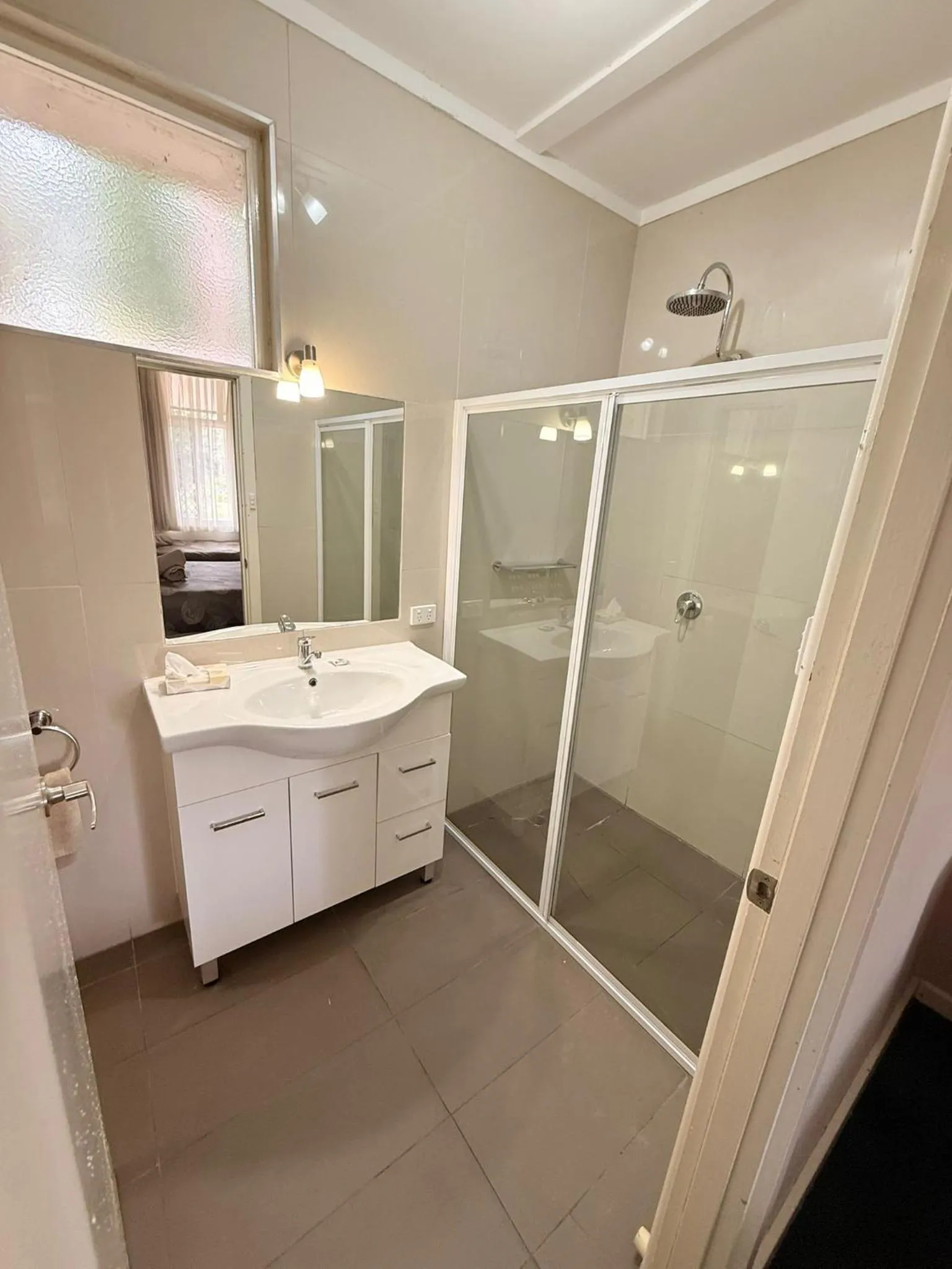 Shower in Golden Hills Motel