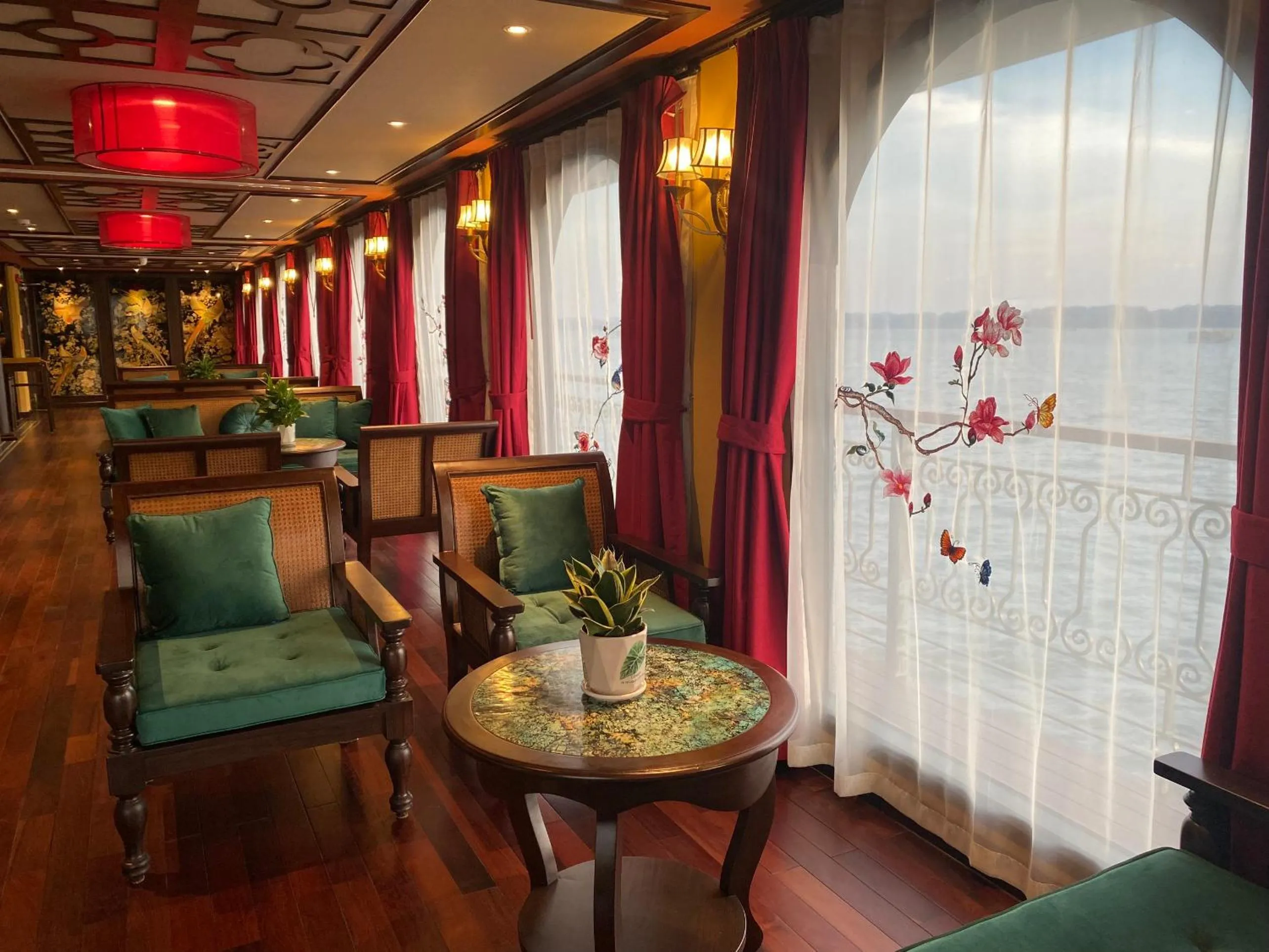 Lounge or bar in Indochine Premium Halong Bay