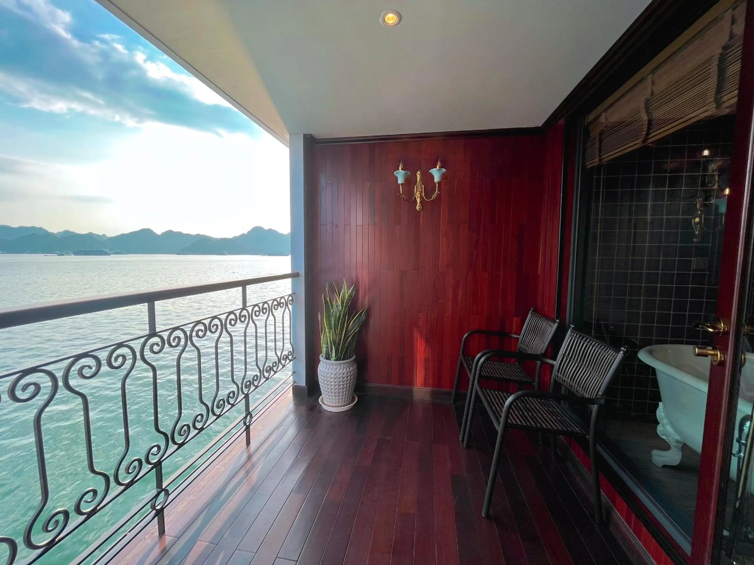 Balcony/Terrace in Indochine Premium Halong Bay