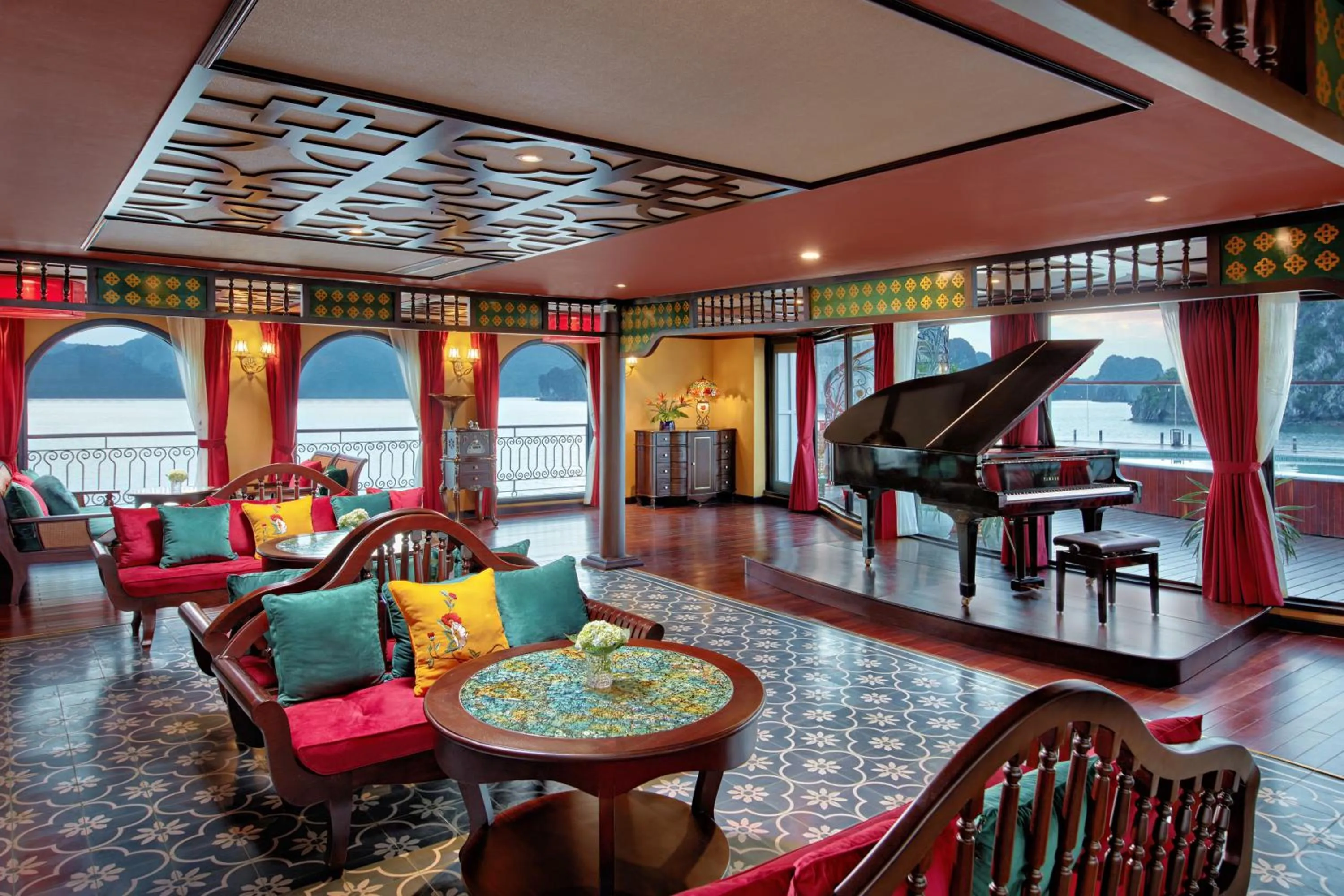 Lounge or bar in Indochine Premium Halong Bay