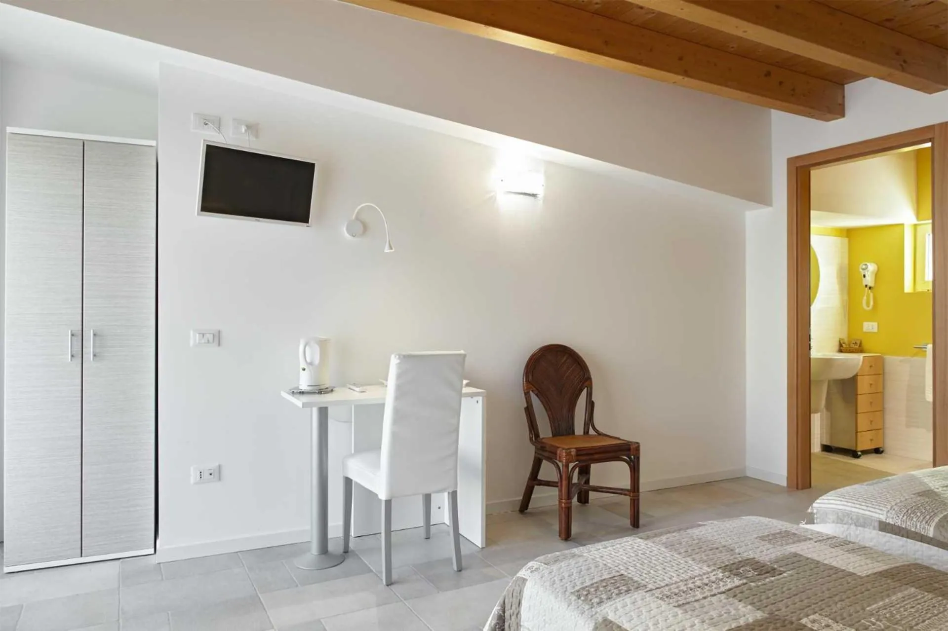 hair dresser, Bed in B&B Agorà