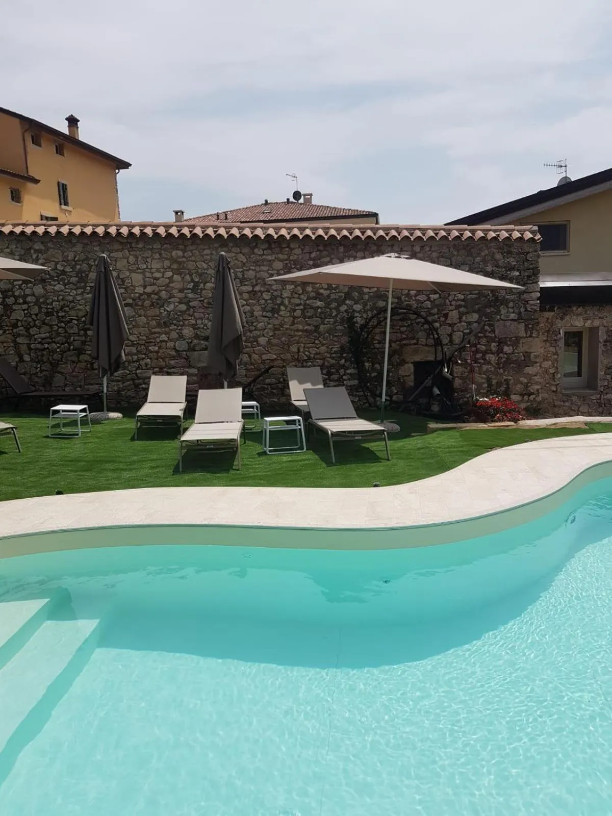 Pool view in B&B Agorà