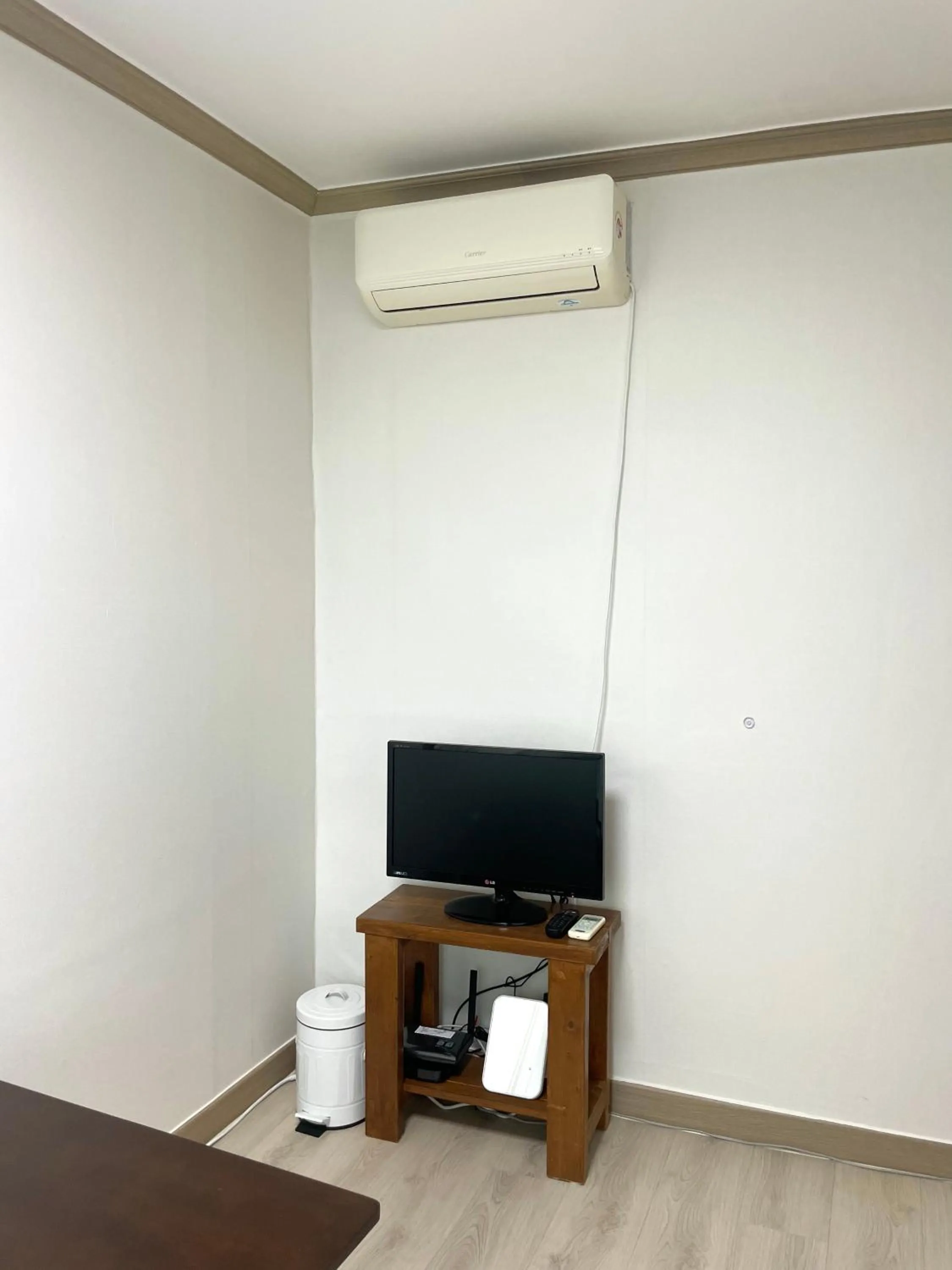 Communal lounge/ TV room in Danaharu Guesthouse