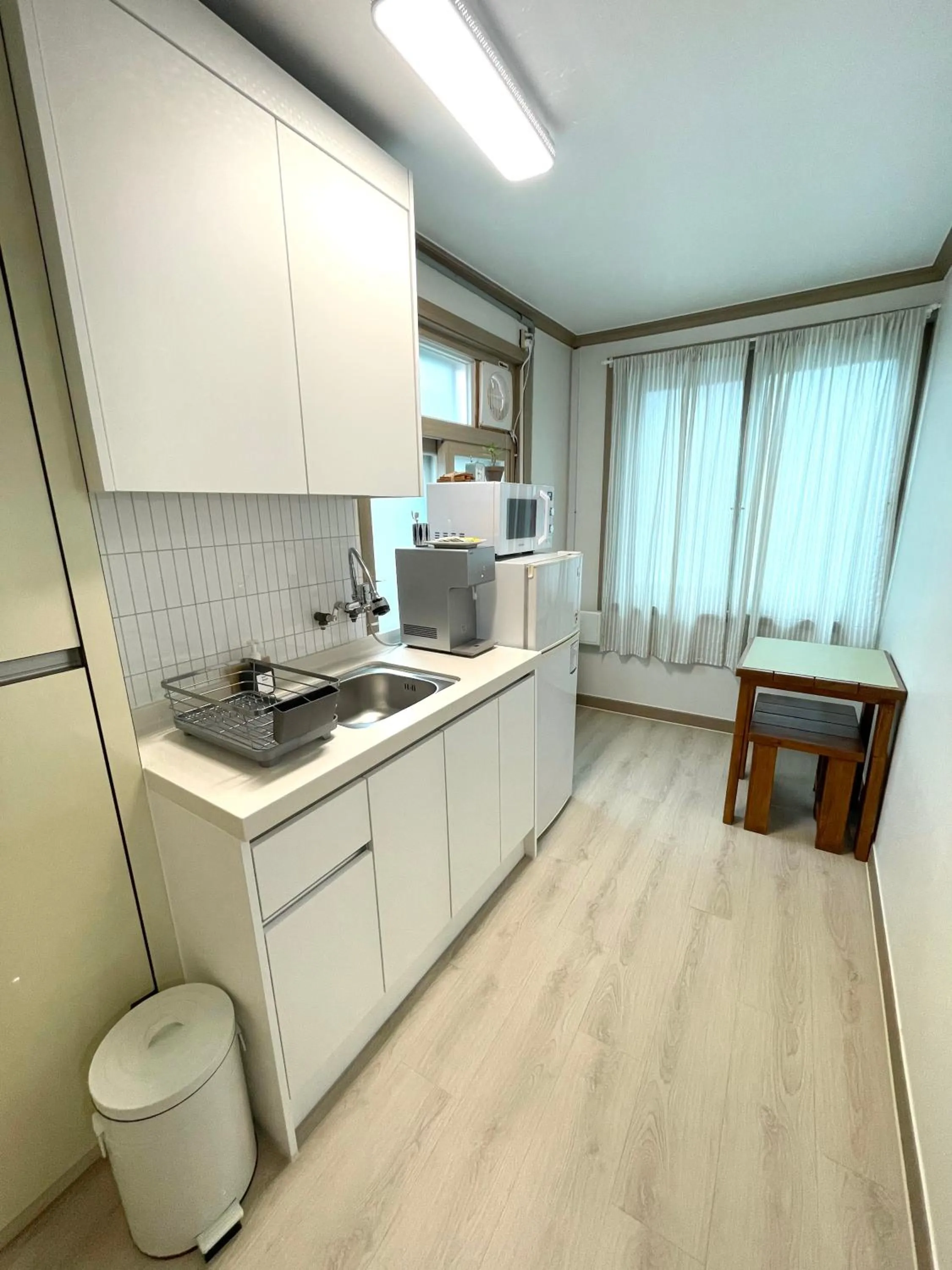 Communal kitchen in Danaharu Guesthouse