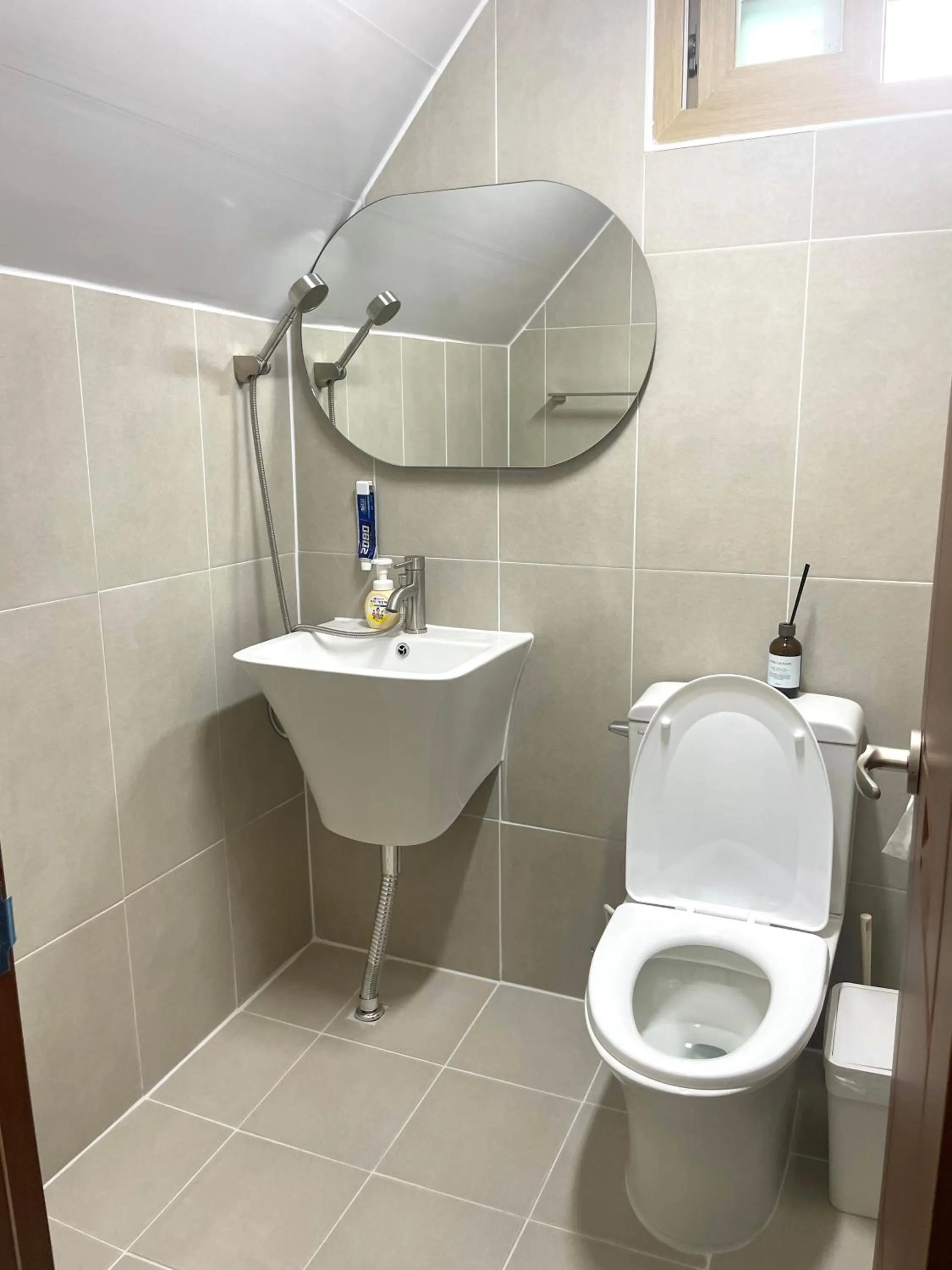 Toilet in Danaharu Guesthouse