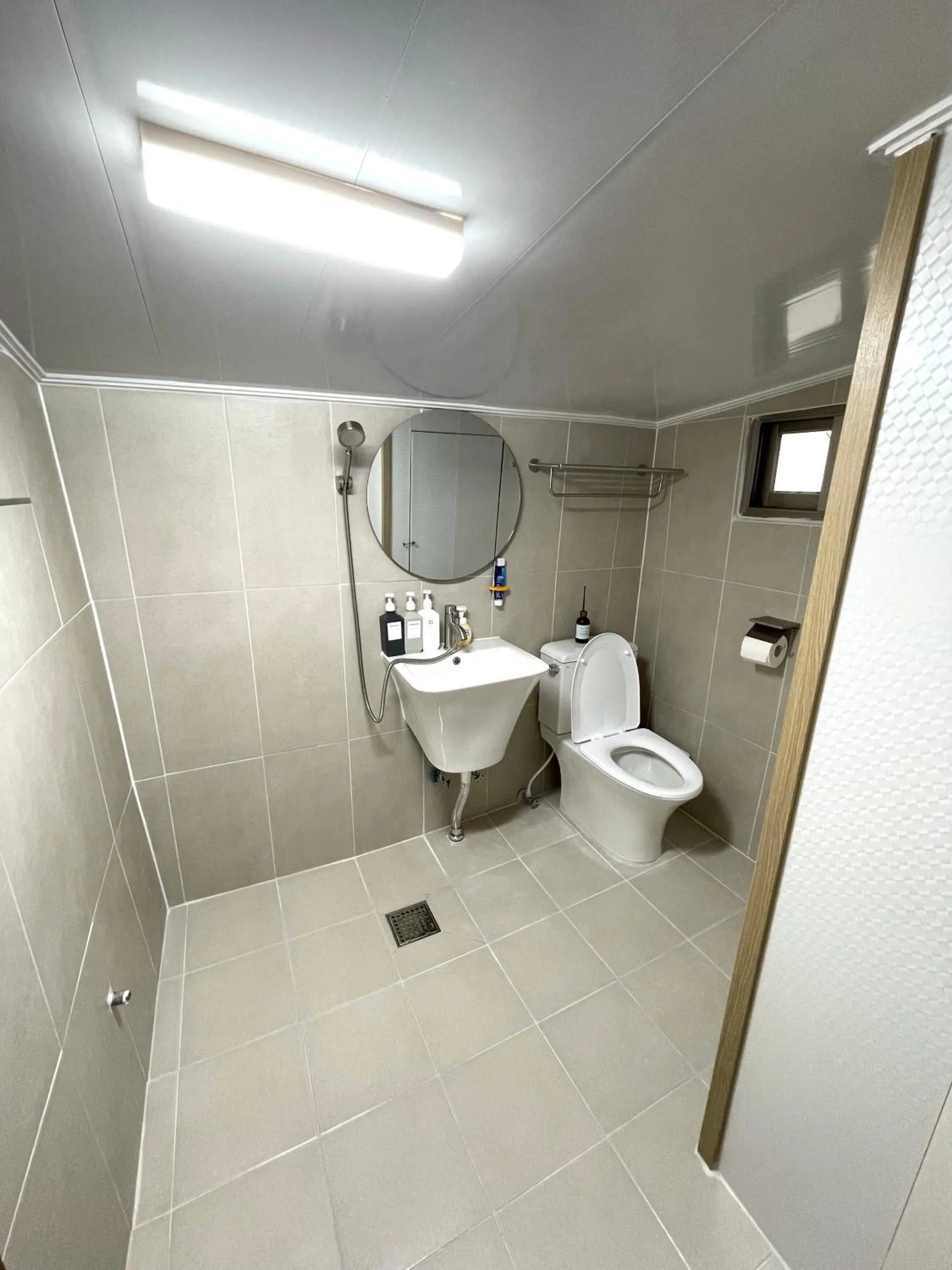 Bathroom in Danaharu Guesthouse