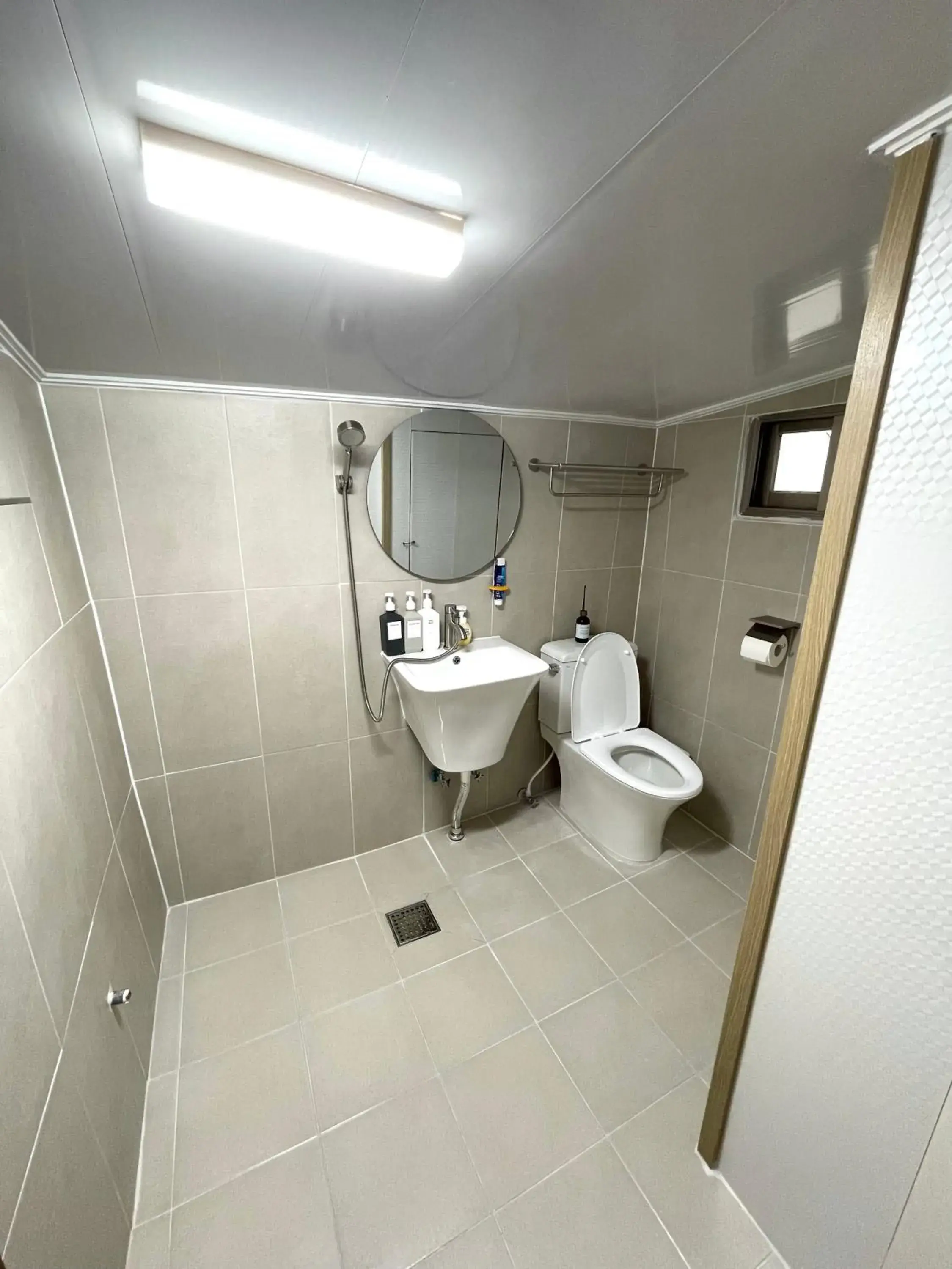 Large Double Room in Danaharu Guesthouse Large Double Room in Danaharu Guesthouse