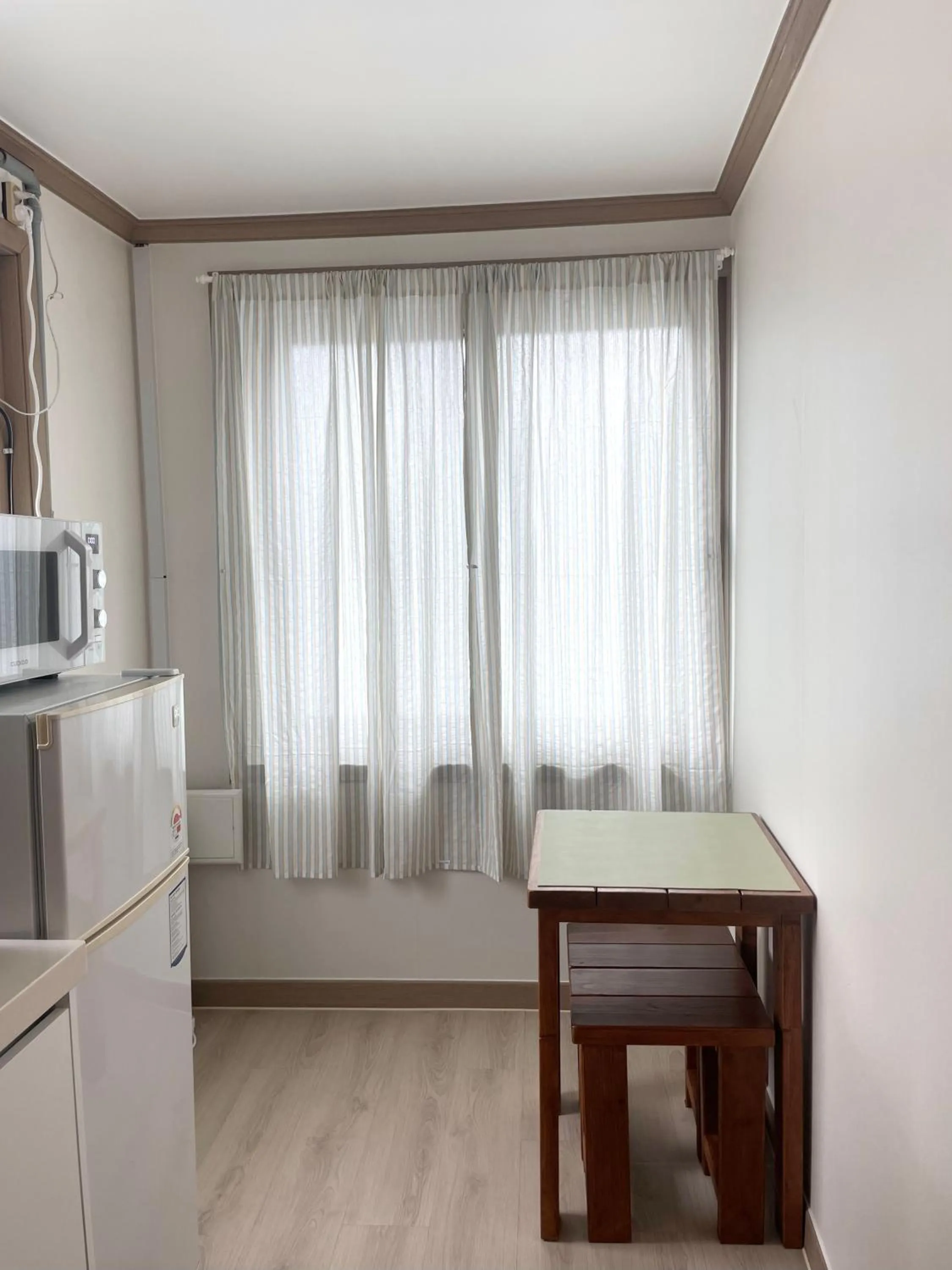 Communal kitchen in Danaharu Guesthouse