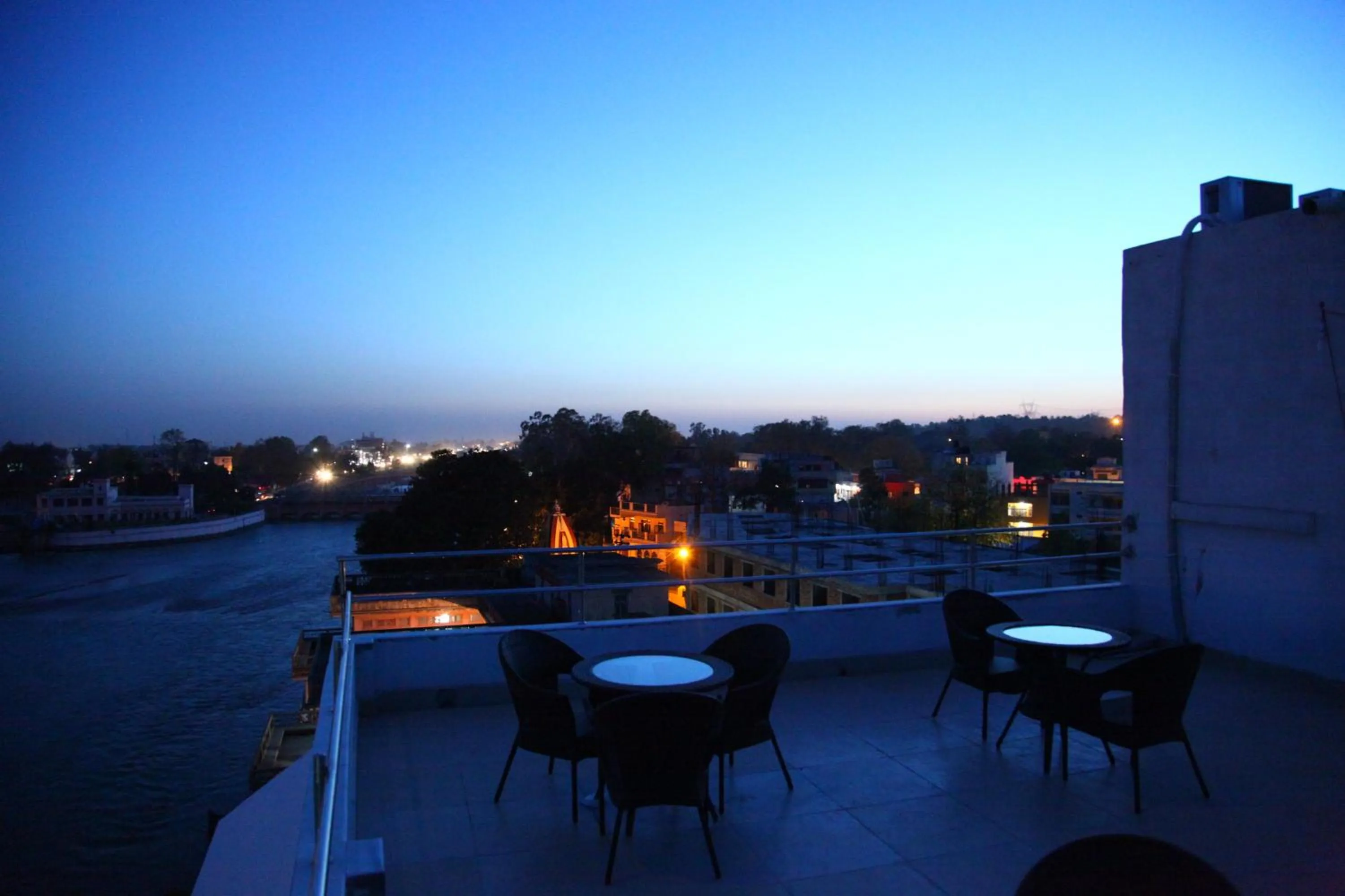 Restaurant/places to eat in Ganga Exotica