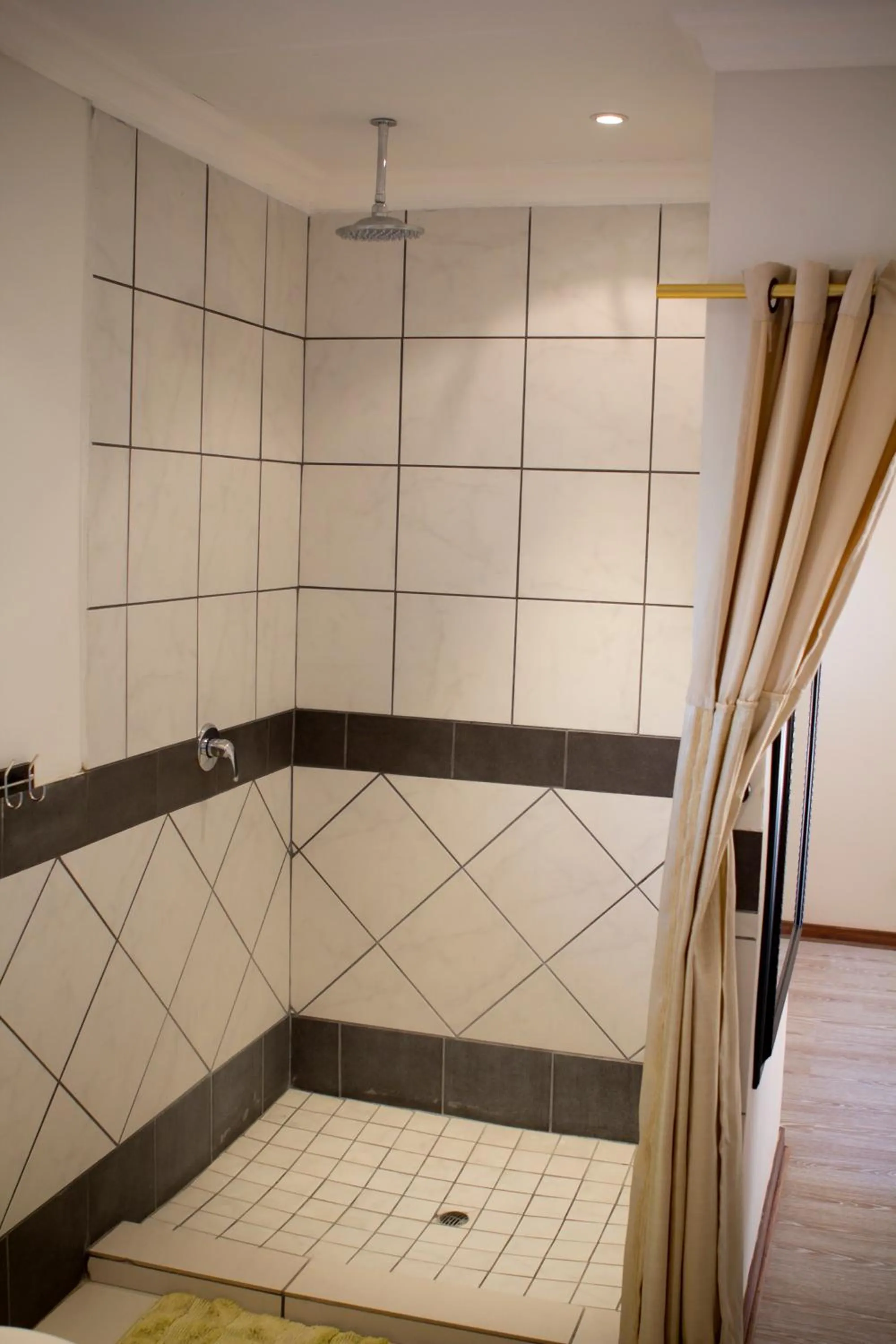 Shower in Villa Mexicana Guesthouse