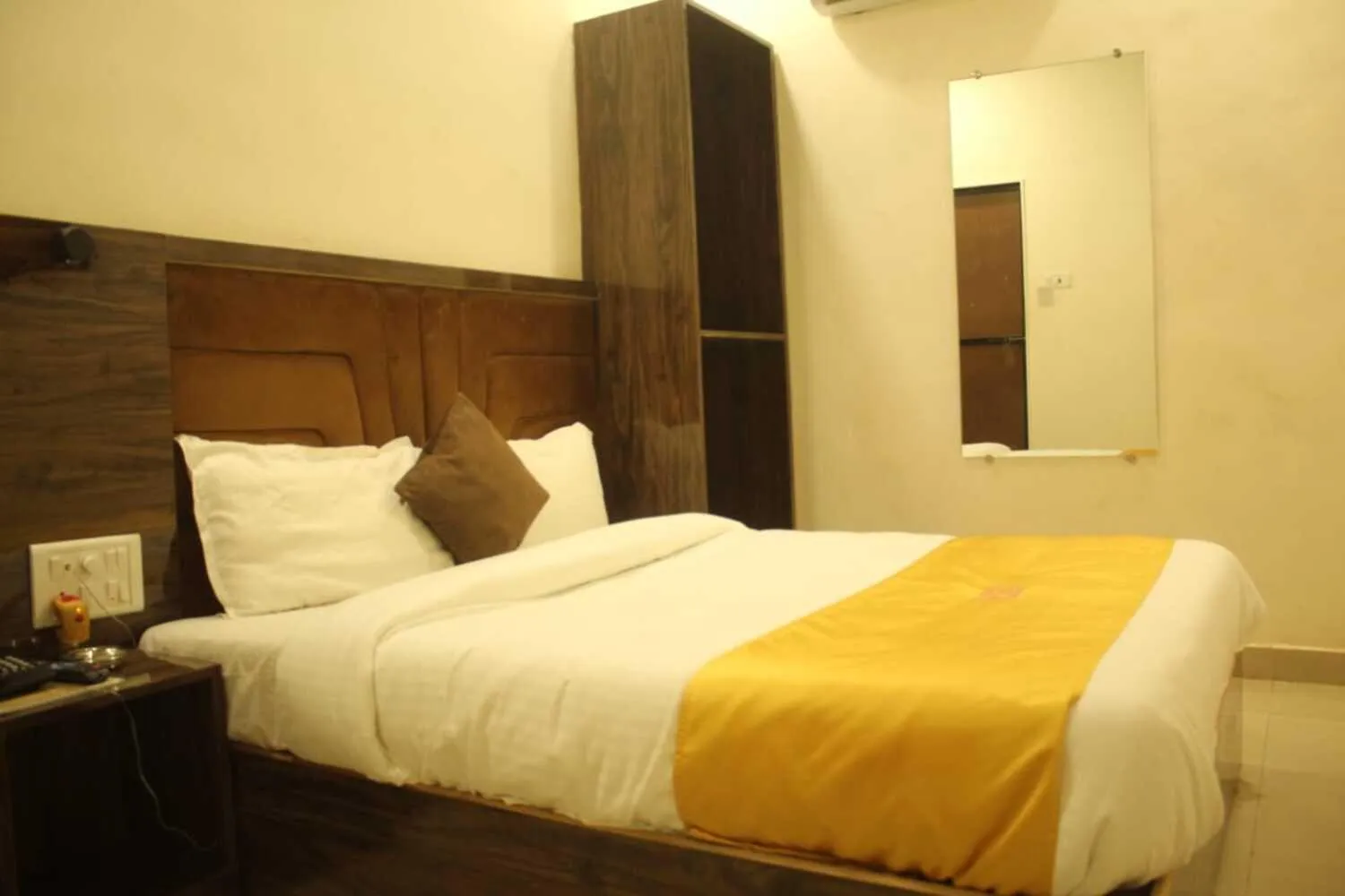 Bed in Hotel Siddharth Residency- Siddharth Nagar, Goregaon West