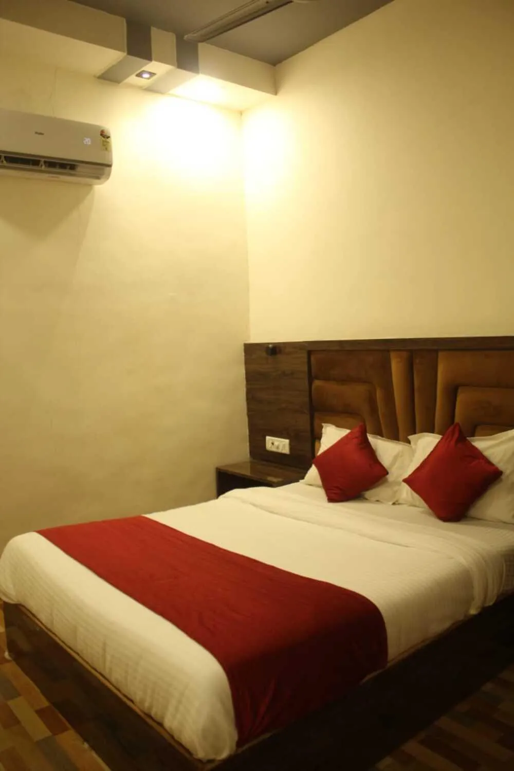 Bed in Hotel Siddharth Residency- Siddharth Nagar, Goregaon West