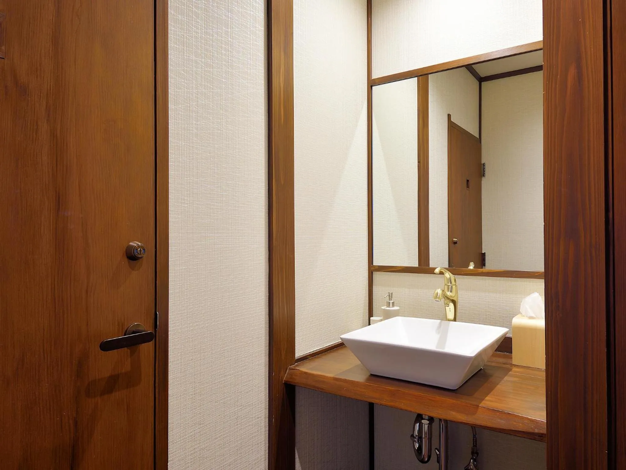 Photo of the whole room in Ryokan Okayama