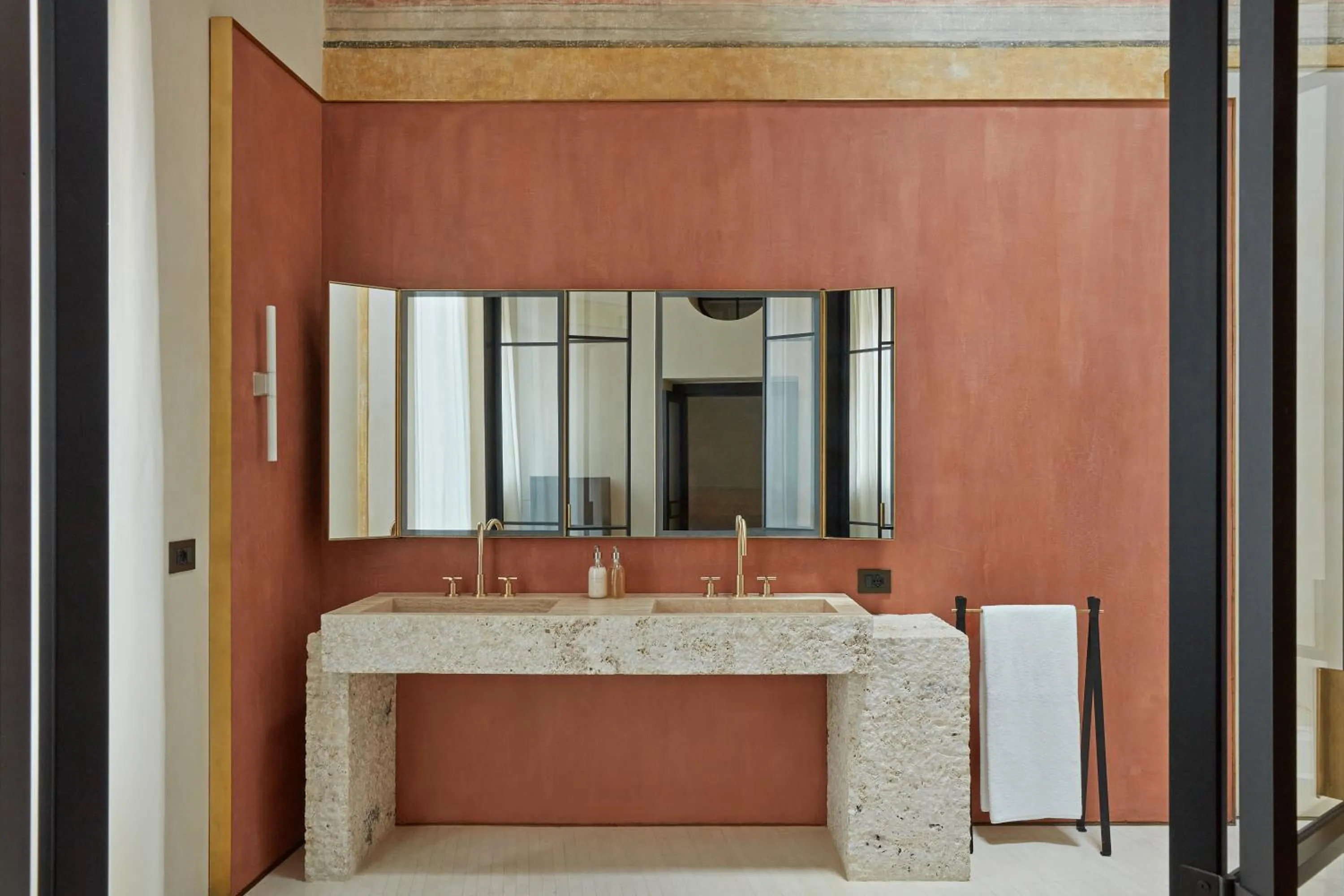 Bathroom in Palazzo Petrvs