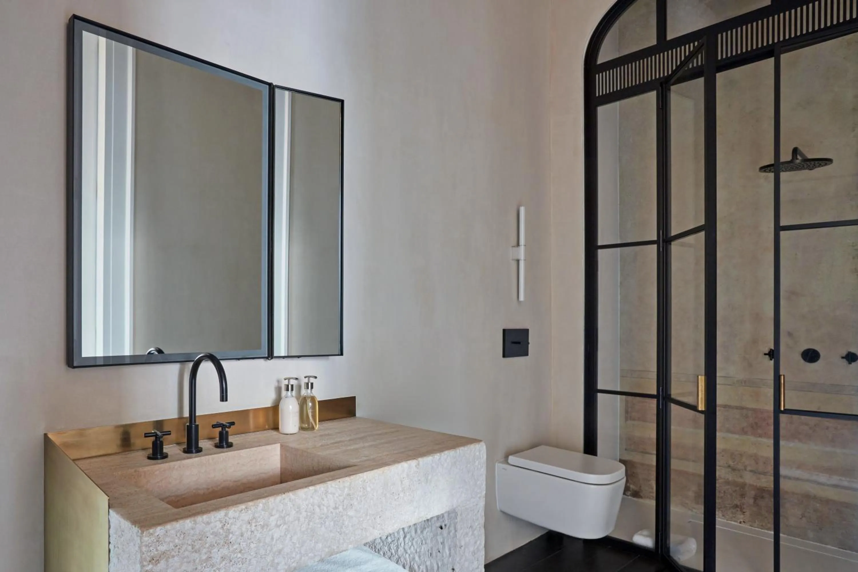 Bathroom in Palazzo Petrvs