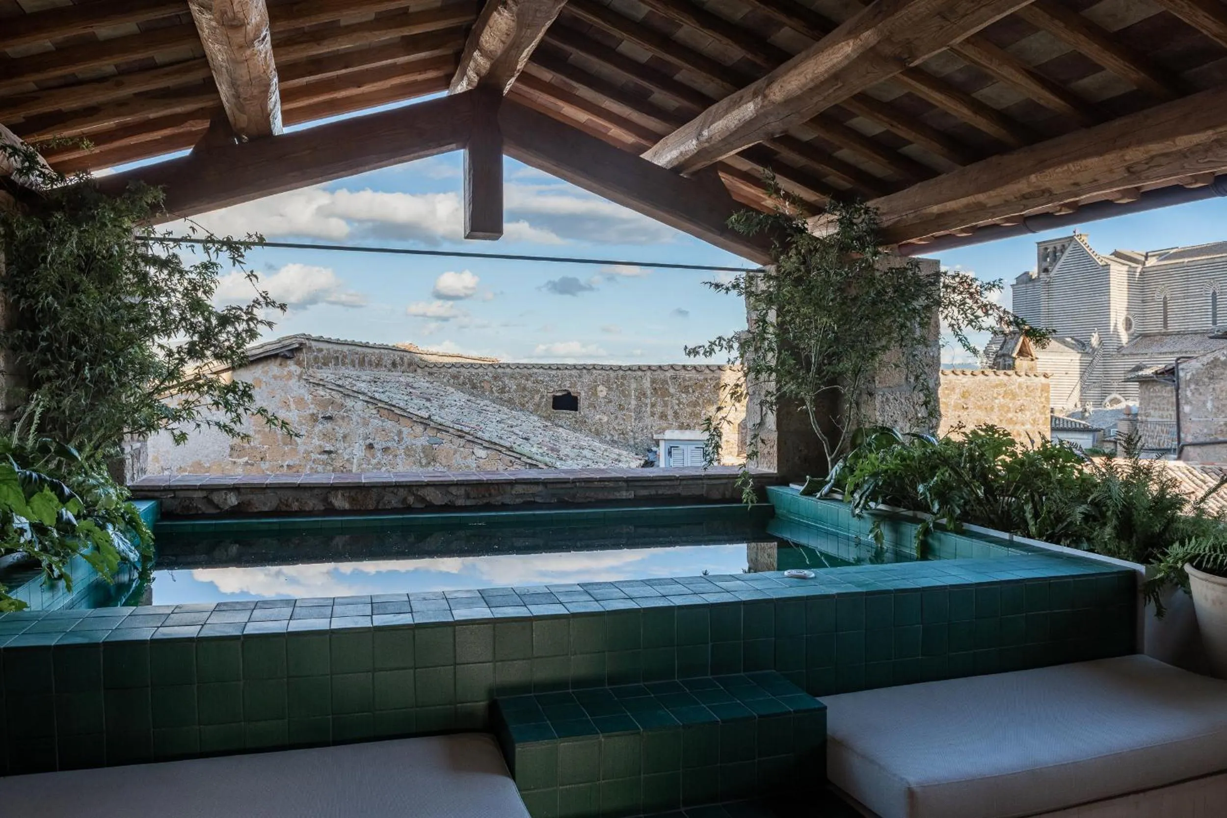 Hot Tub in Palazzo Petrvs