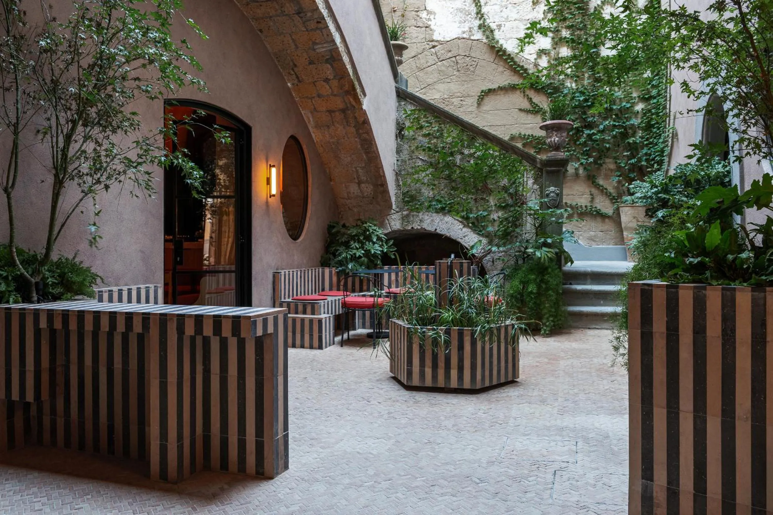 Inner courtyard view in Palazzo Petrvs