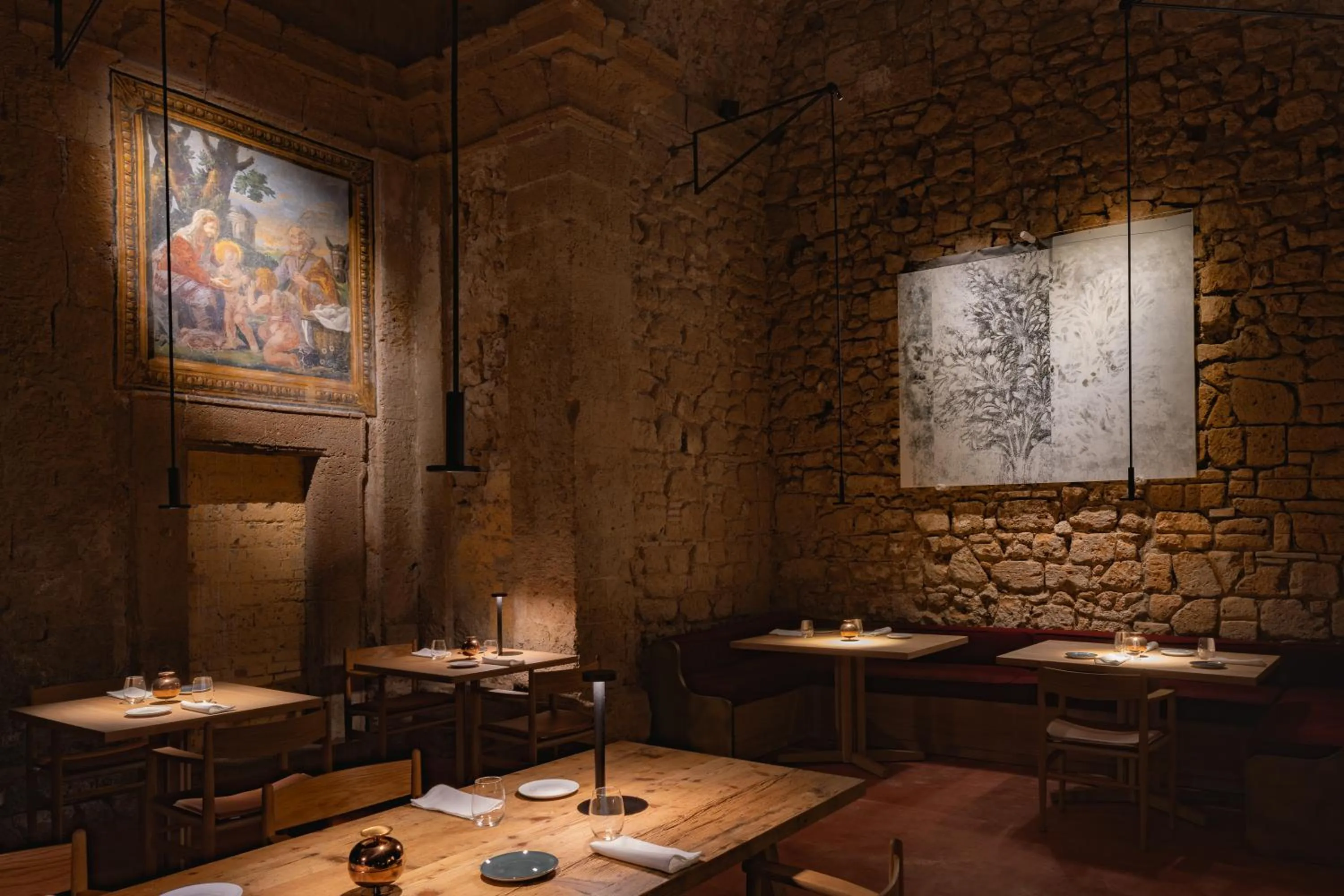 Restaurant/places to eat in Palazzo Petrvs