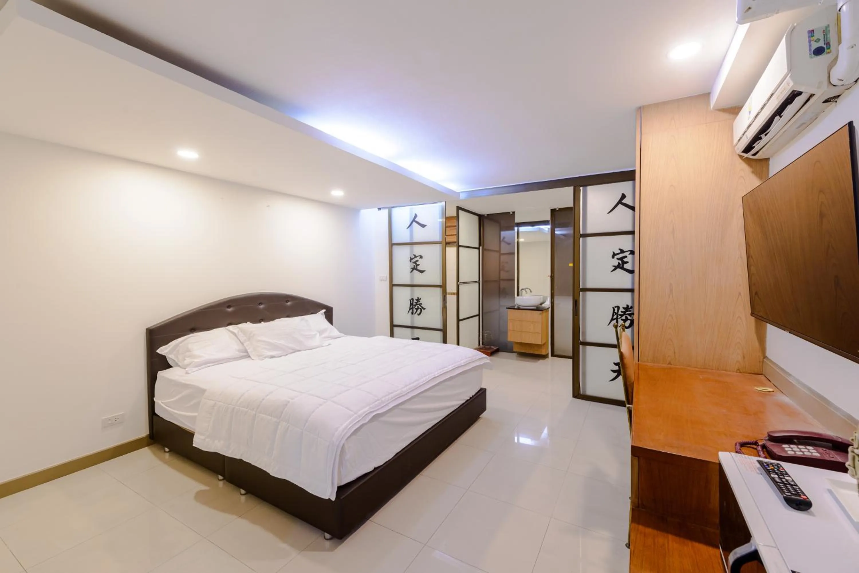 Bedroom, Bed in Pasadena Lodge