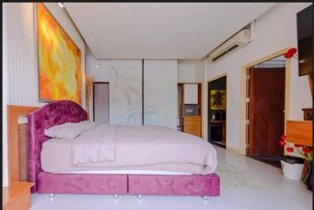 Bed in Pasadena Lodge