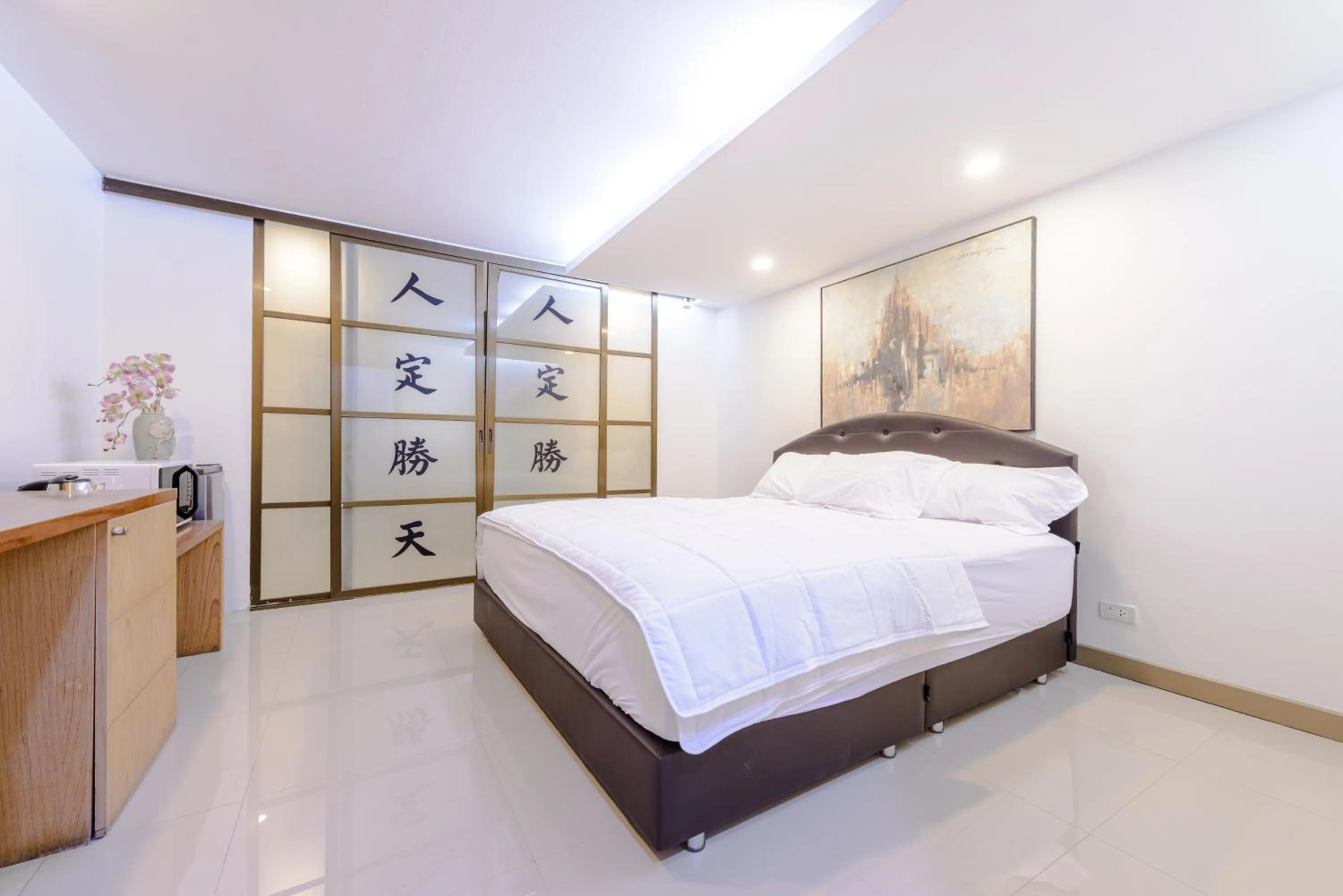 Bed in Pasadena Lodge