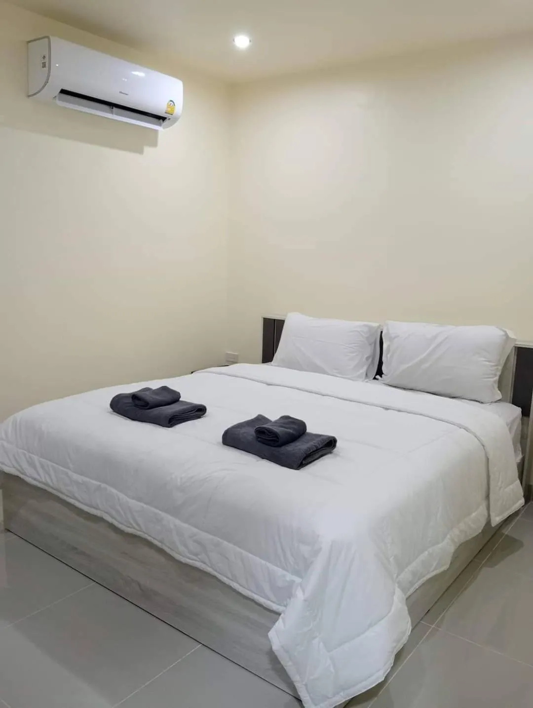 Bedroom, Bed in Pasadena Lodge