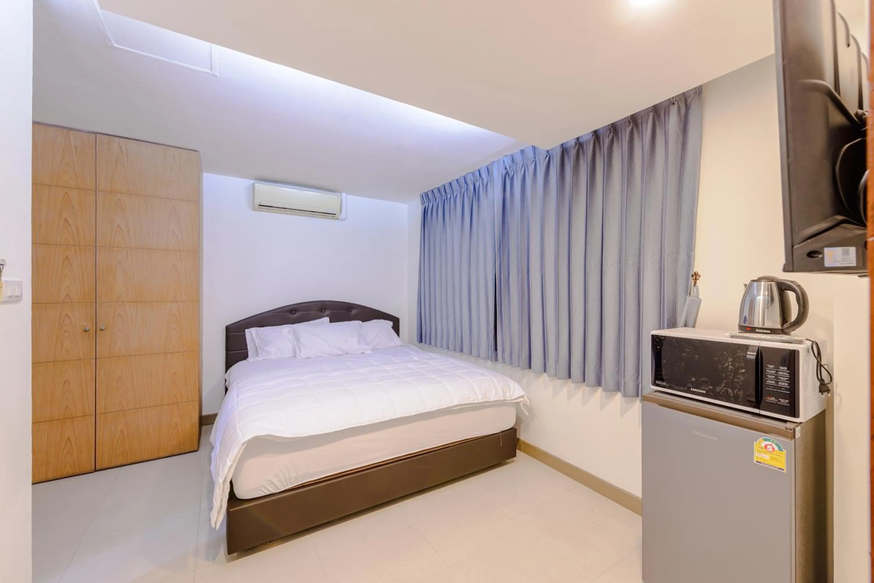 Bedroom, Bed in Pasadena Lodge