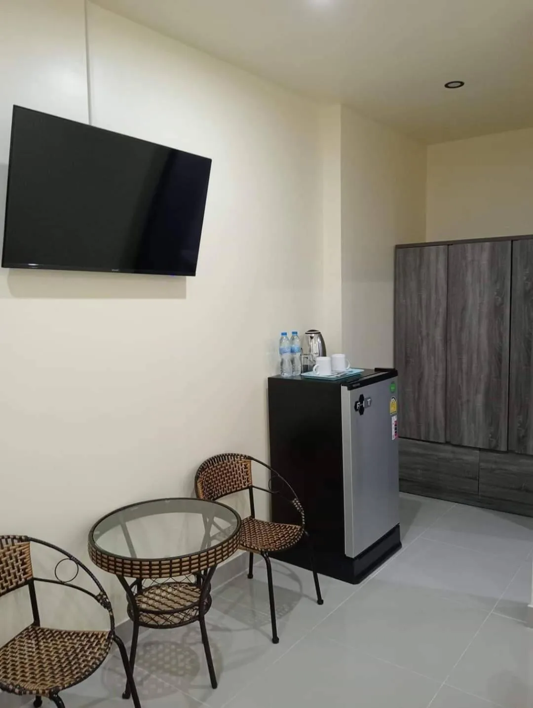 Seating area in Pasadena Lodge