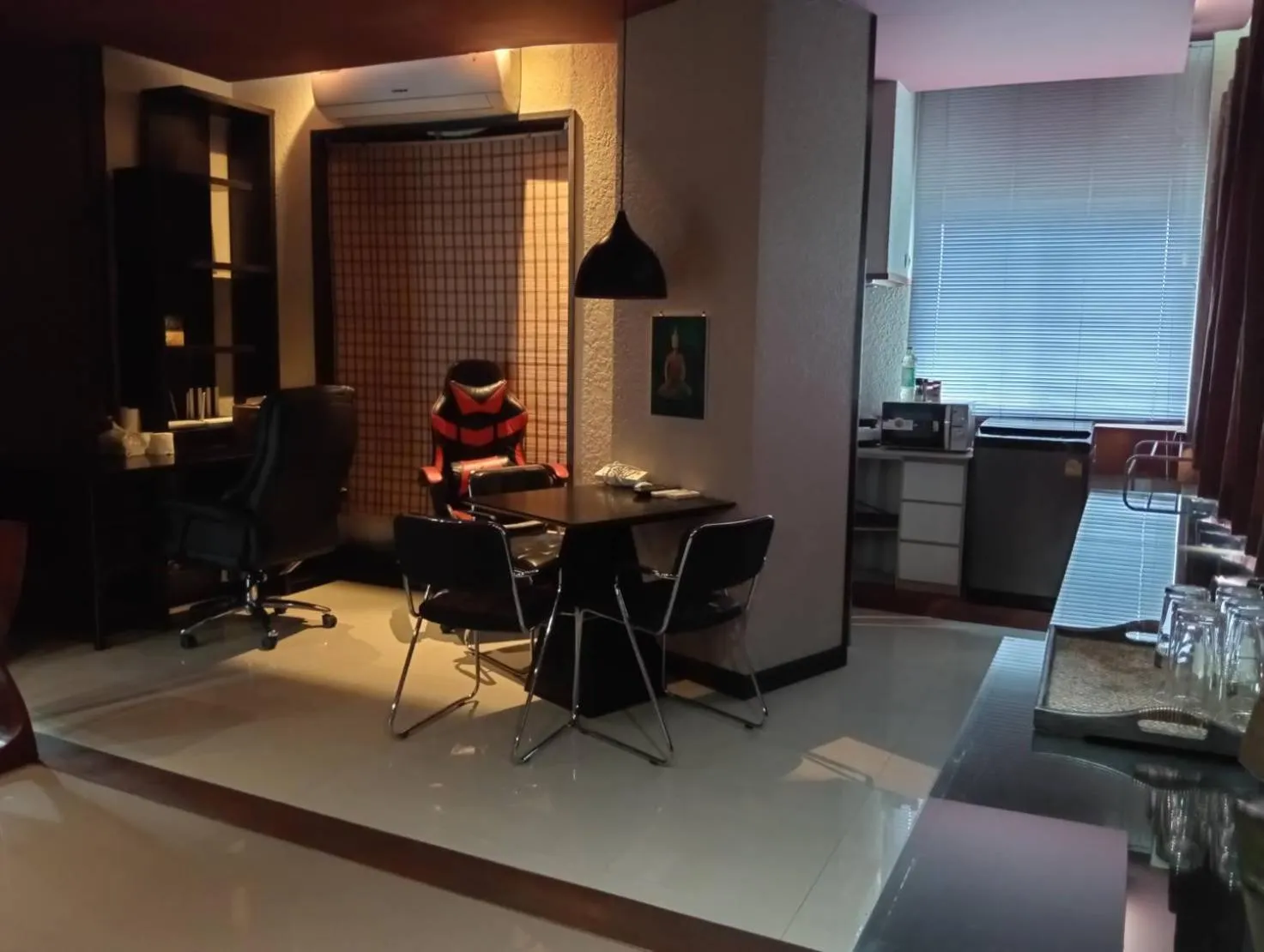 kitchen in Pasadena Lodge