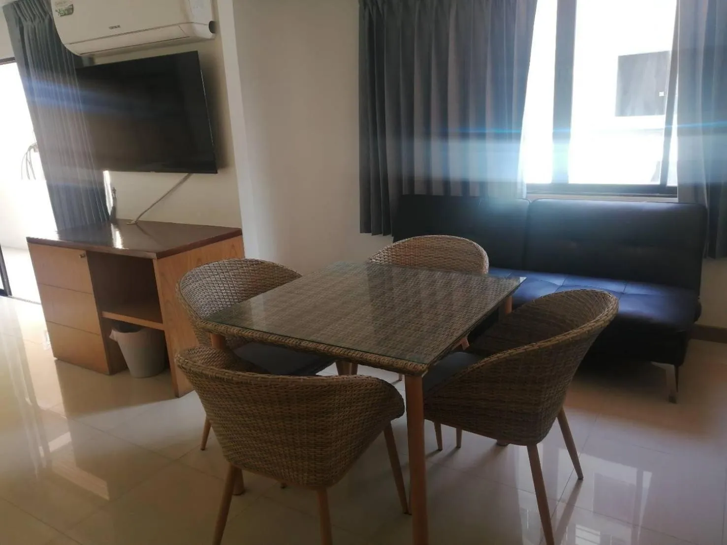 Living room in Pasadena Lodge