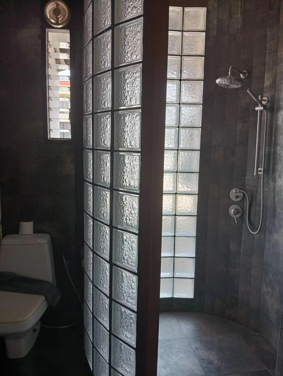 Bathroom in Pasadena Lodge