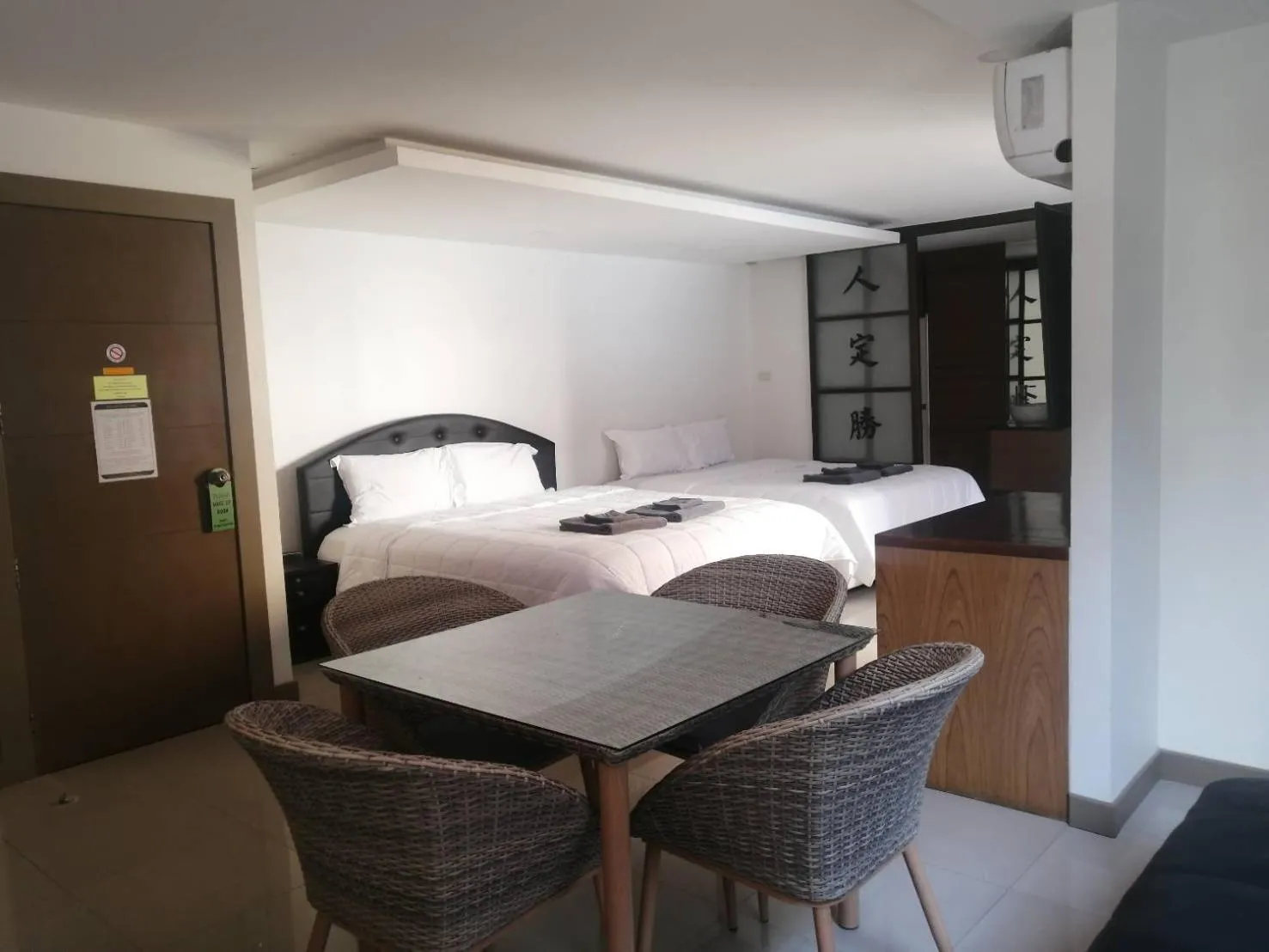 Bed in Pasadena Lodge