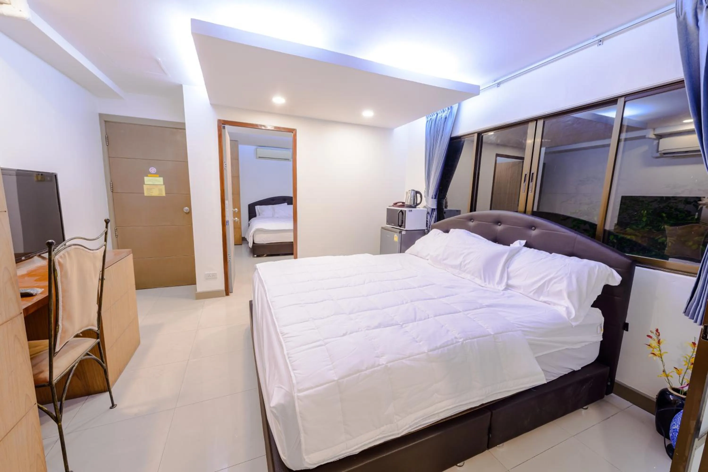 Bed in Pasadena Lodge