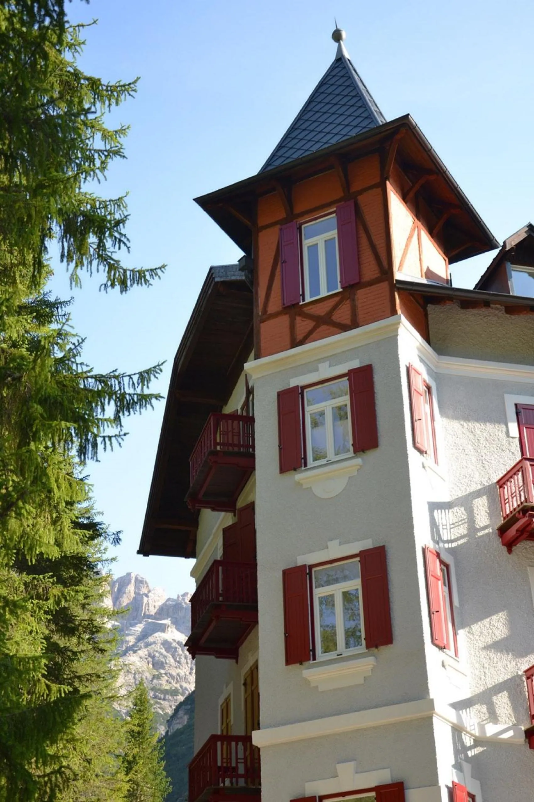 Facade/entrance in Hotel Croda Rossa
