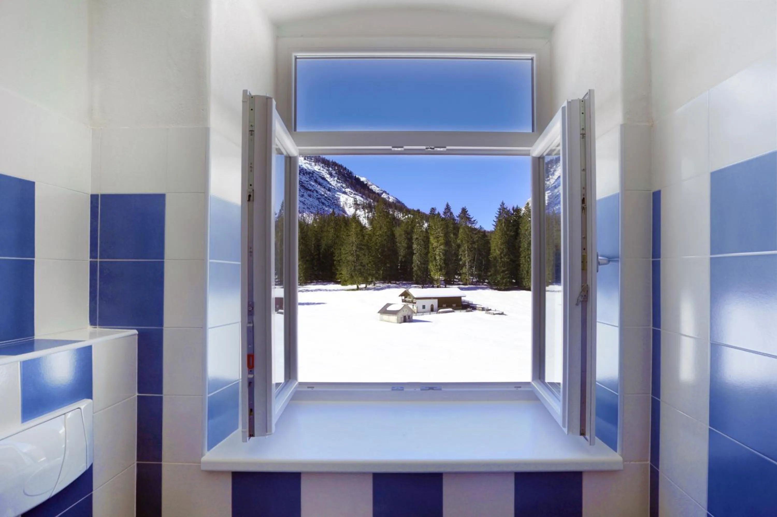 Toilet in Hotel Croda Rossa