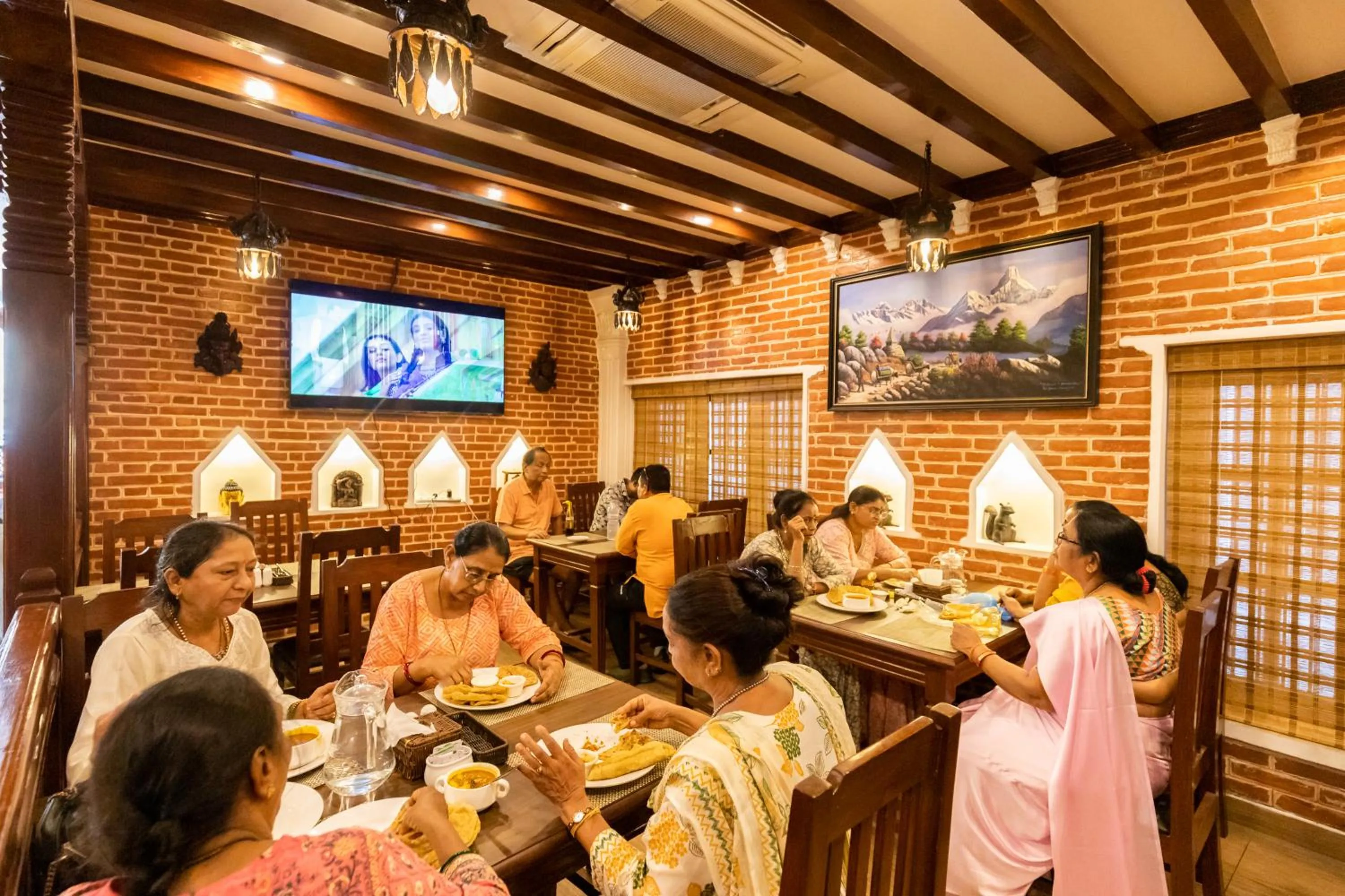 Restaurant/places to eat in Airport Himalaya Boutique Hotel