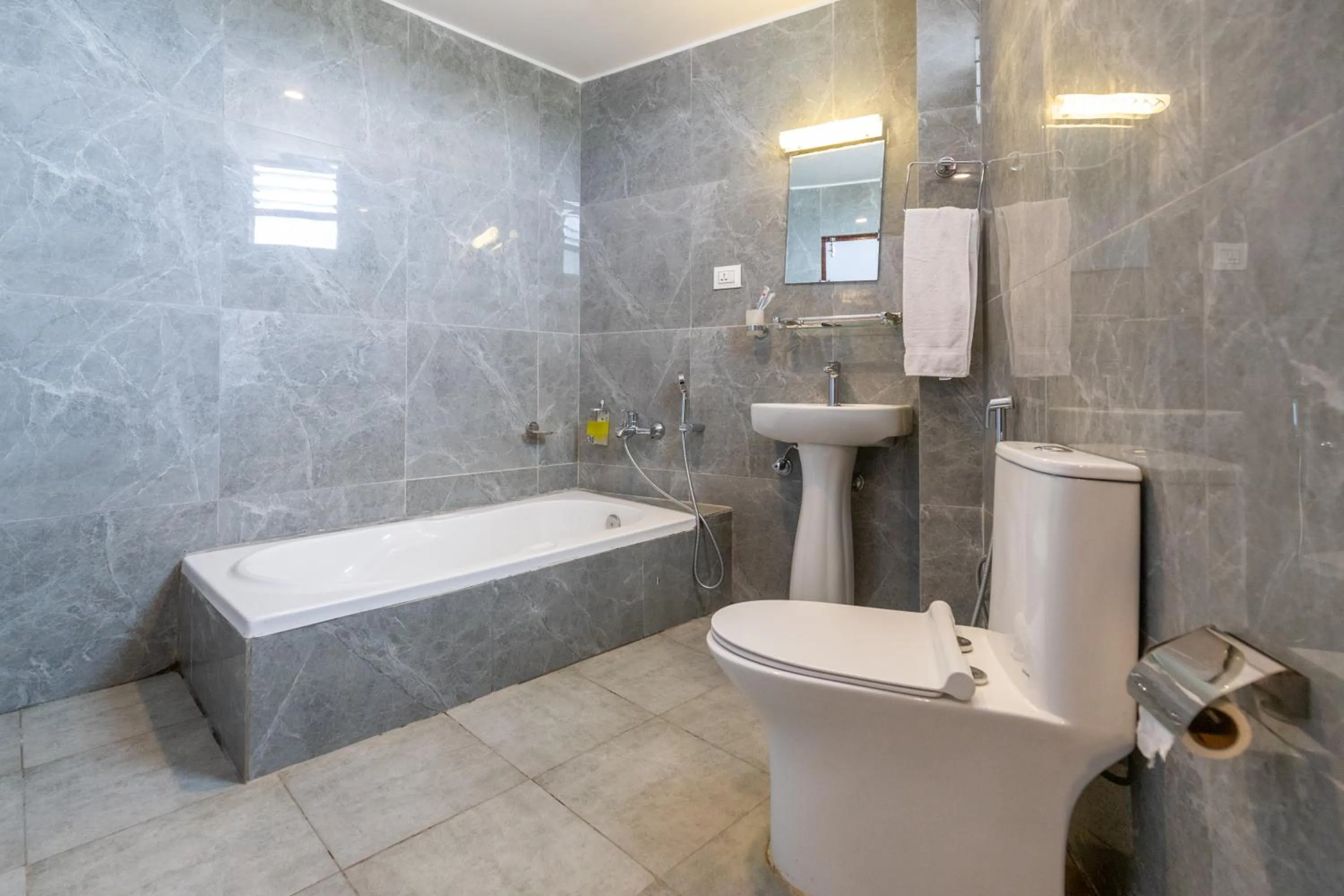 Bathroom in Airport Himalaya Boutique Hotel