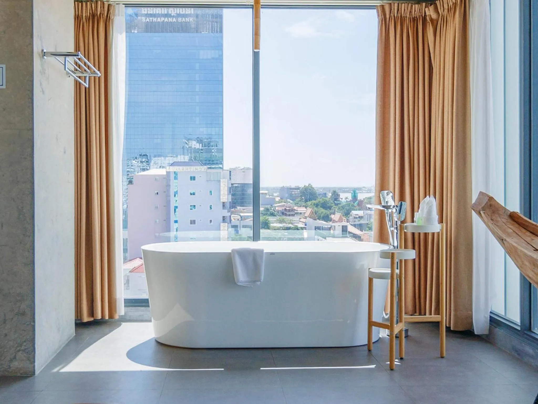 Bath in CHECK inn Phnom Penh Royal Palace